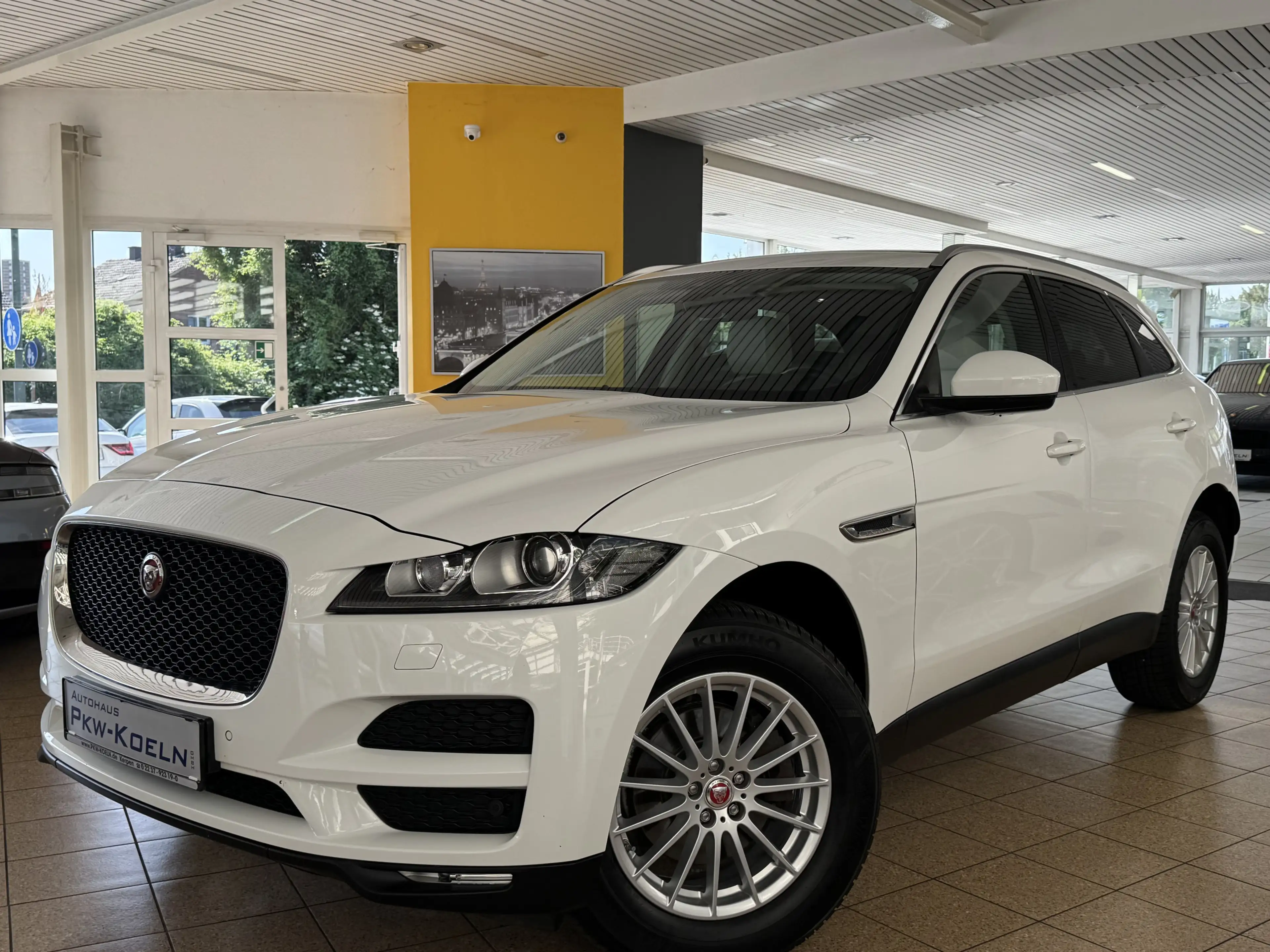 Jaguar F-Pace 20d Pure *PANO*KAMERA*Bi XENON*LEDER*SPuR — photo 7