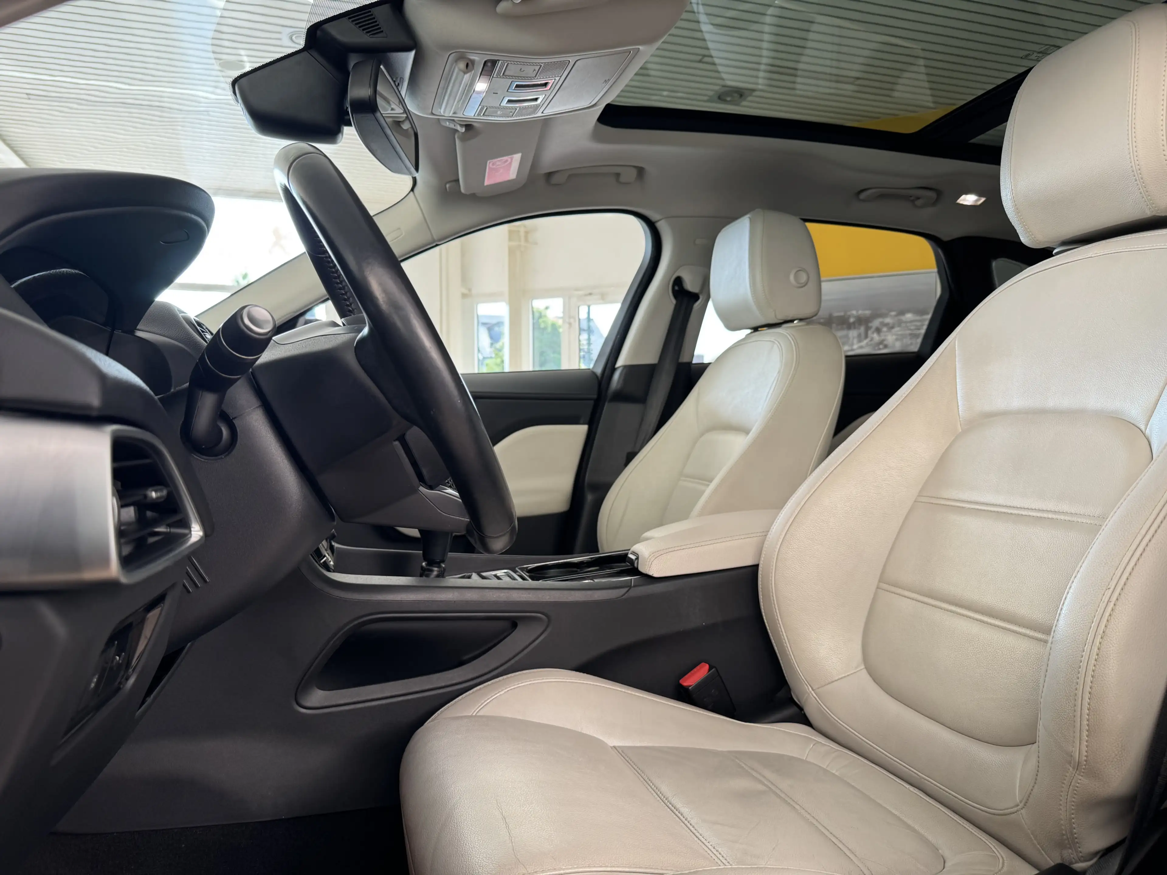Jaguar F-Pace 20d Pure *PANO*KAMERA*Bi XENON*LEDER*SPuR — photo 10