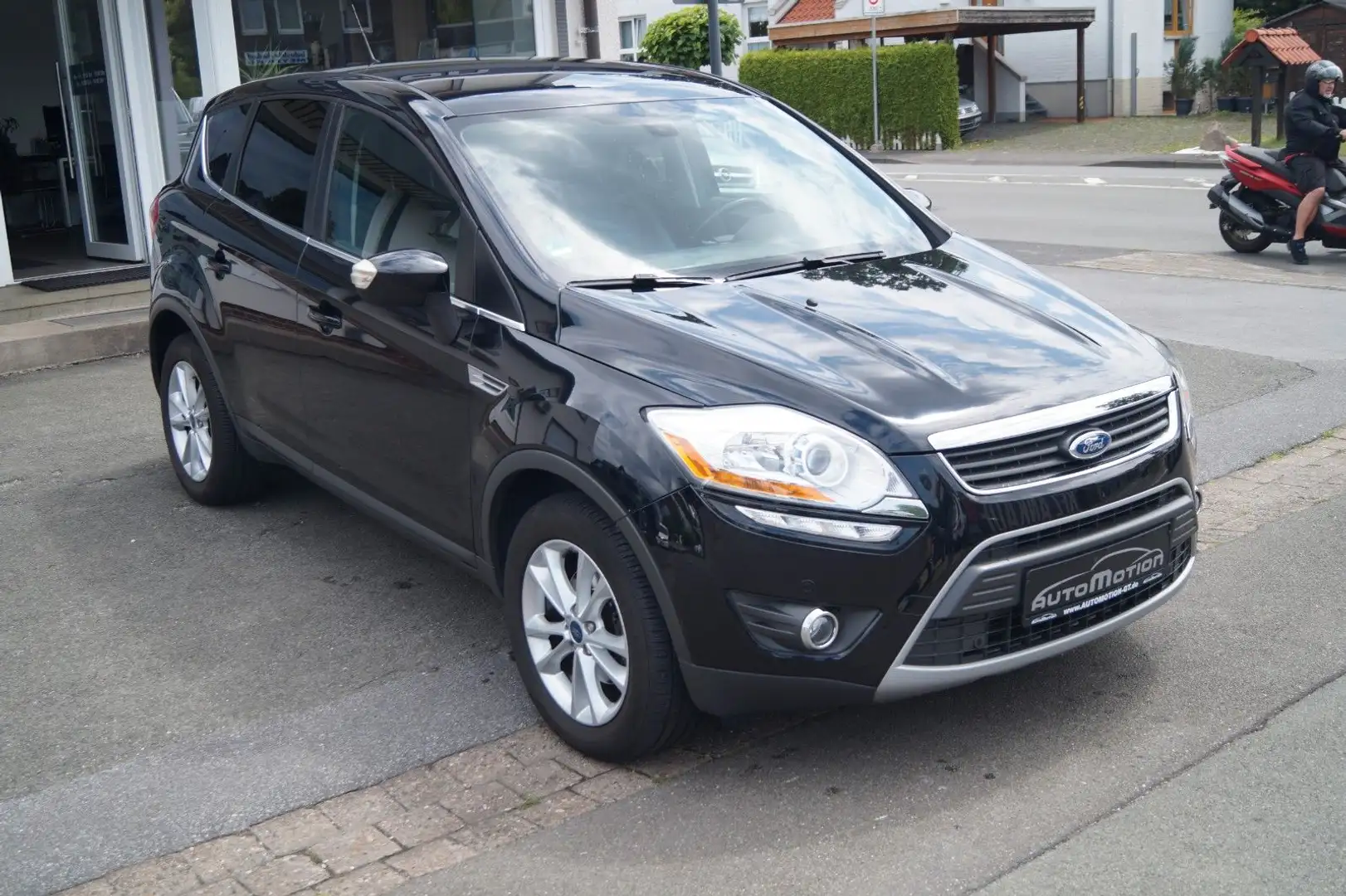 Ford Kuga Titanium*Navi*T.-Leder*Bi-Xenon*RFK*SHZ*MFL Schwarz - 2