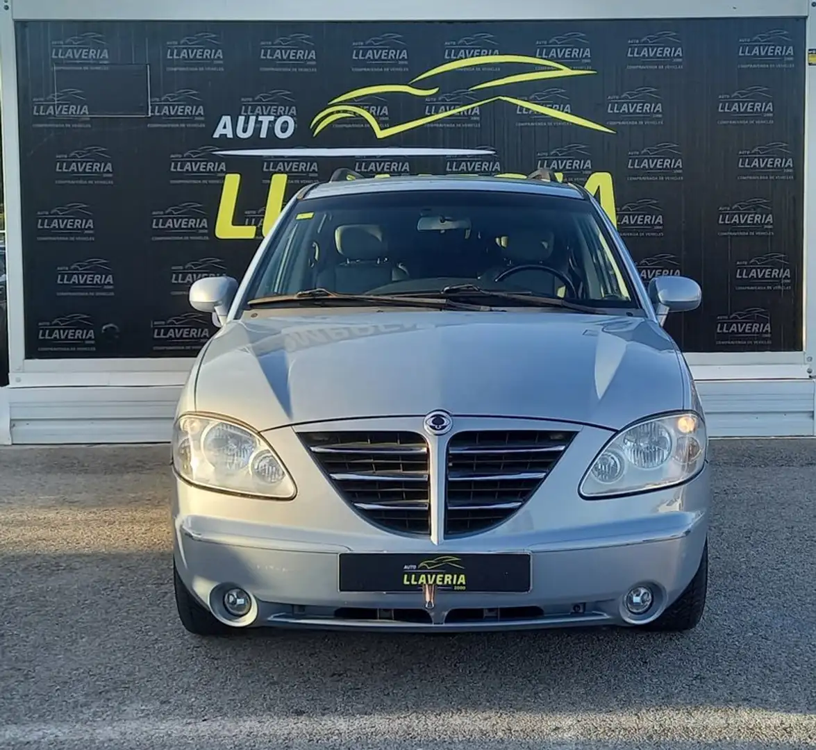 SsangYong Rodius 270Xdi Limited AWD Auto Grau - 2