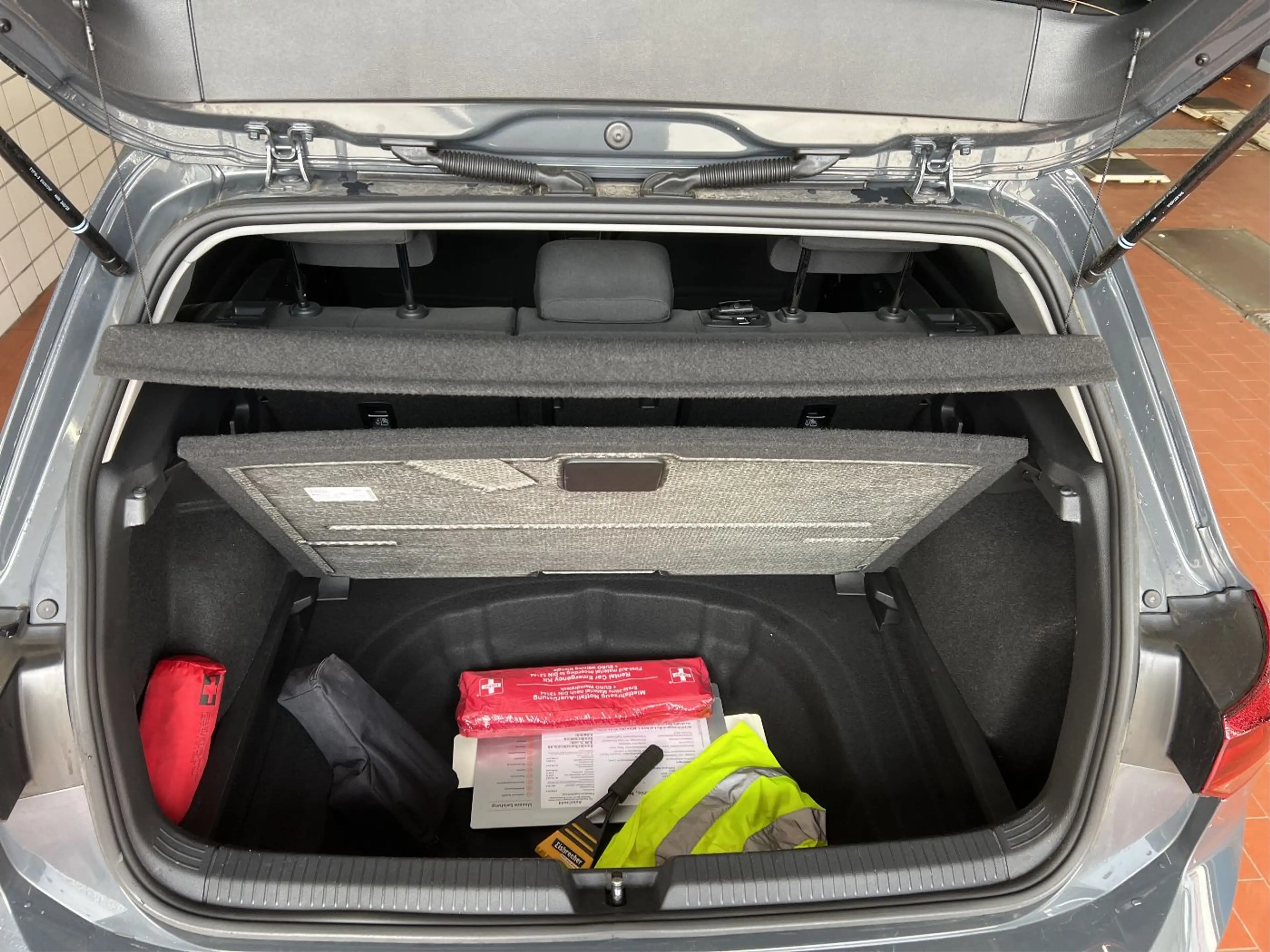 Volkswagen Golf Life 1.5 TSI NAVI R-KAMERA SHZ PDC KlimaA — photo 8
