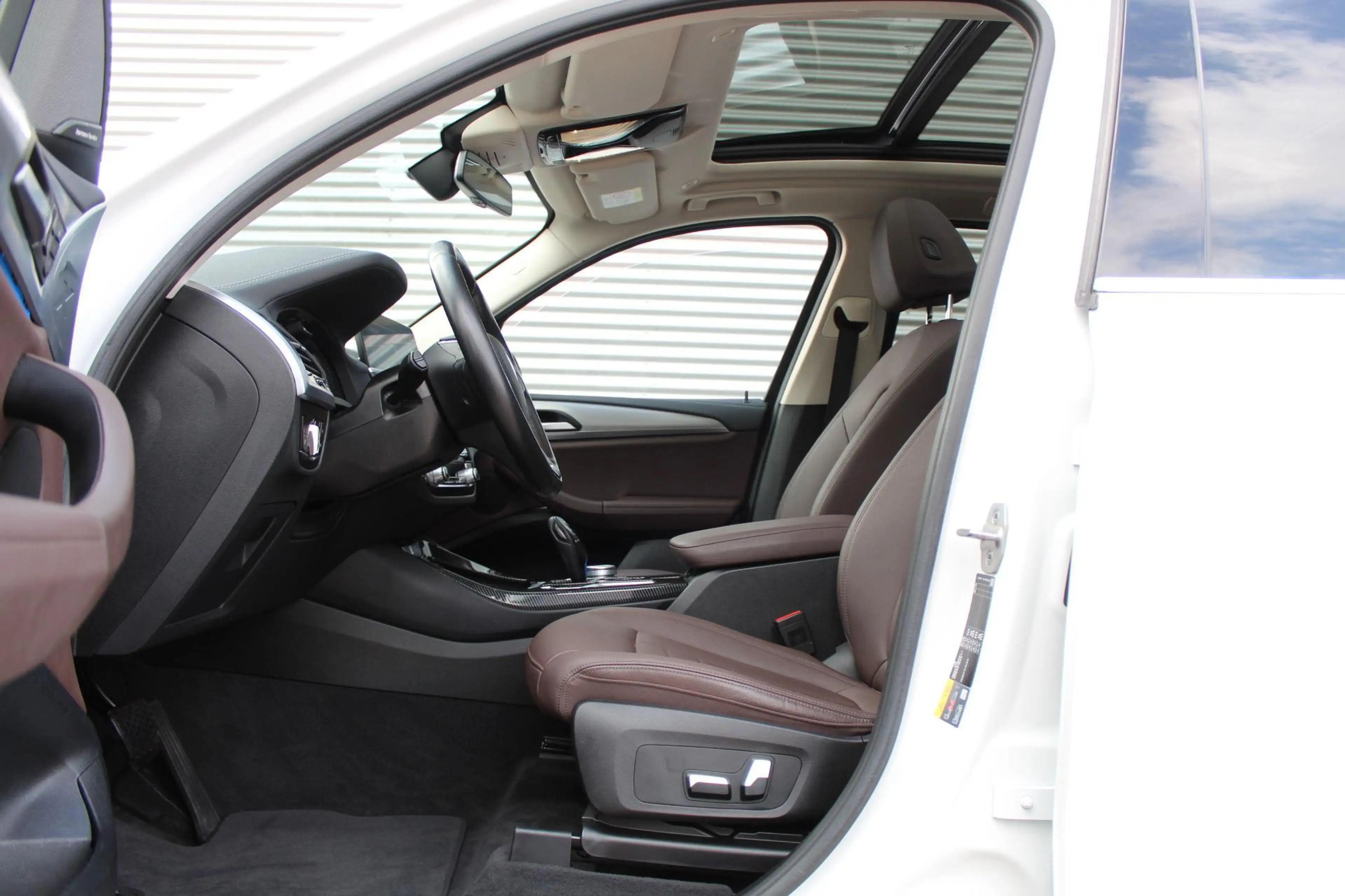 BMW iX3 Executive 80 kWh Pano/Harman Kardon/Memory/Trekhaa — photo 27