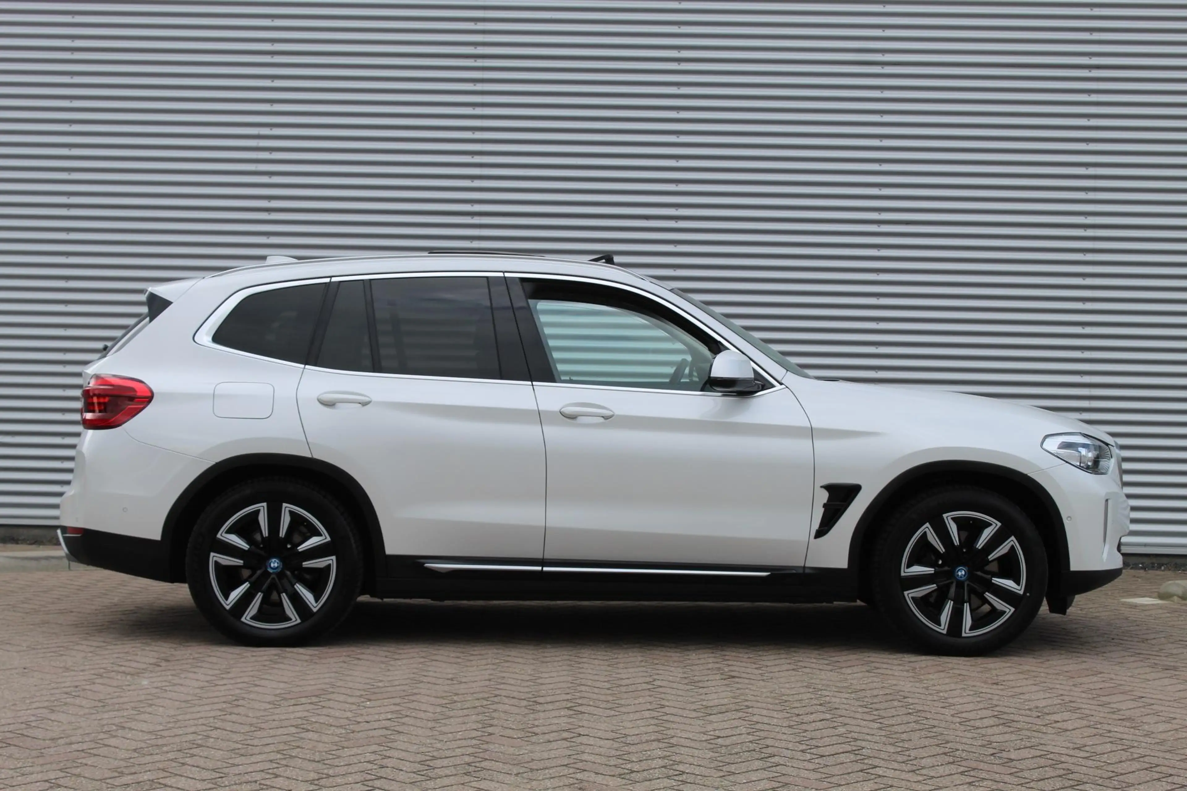 BMW iX3 Executive 80 kWh Pano/Harman Kardon/Memory/Trekhaa — photo 4