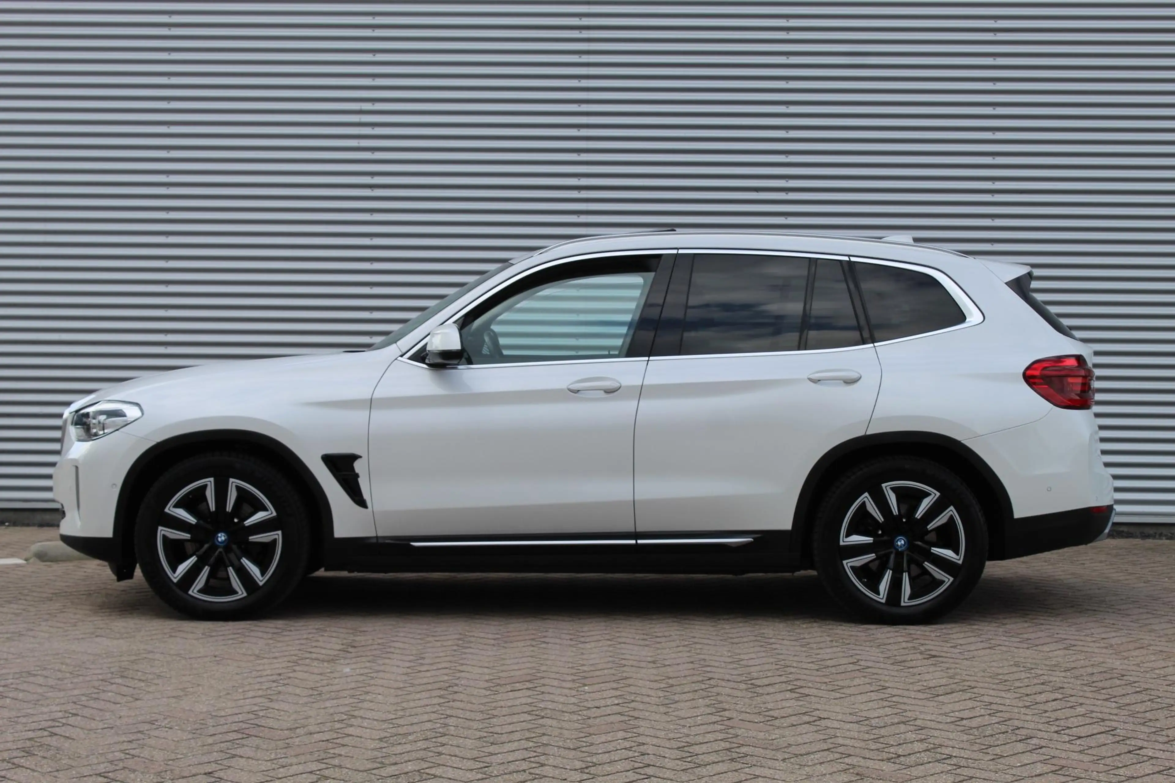 BMW iX3 Executive 80 kWh Pano/Harman Kardon/Memory/Trekhaa — photo 5