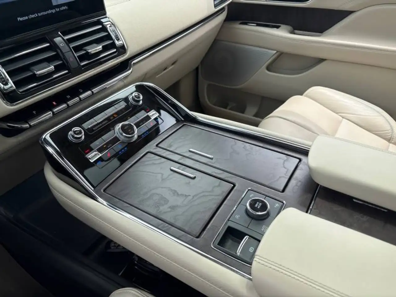 Lincoln Navigator снимка Lincoln Navigator