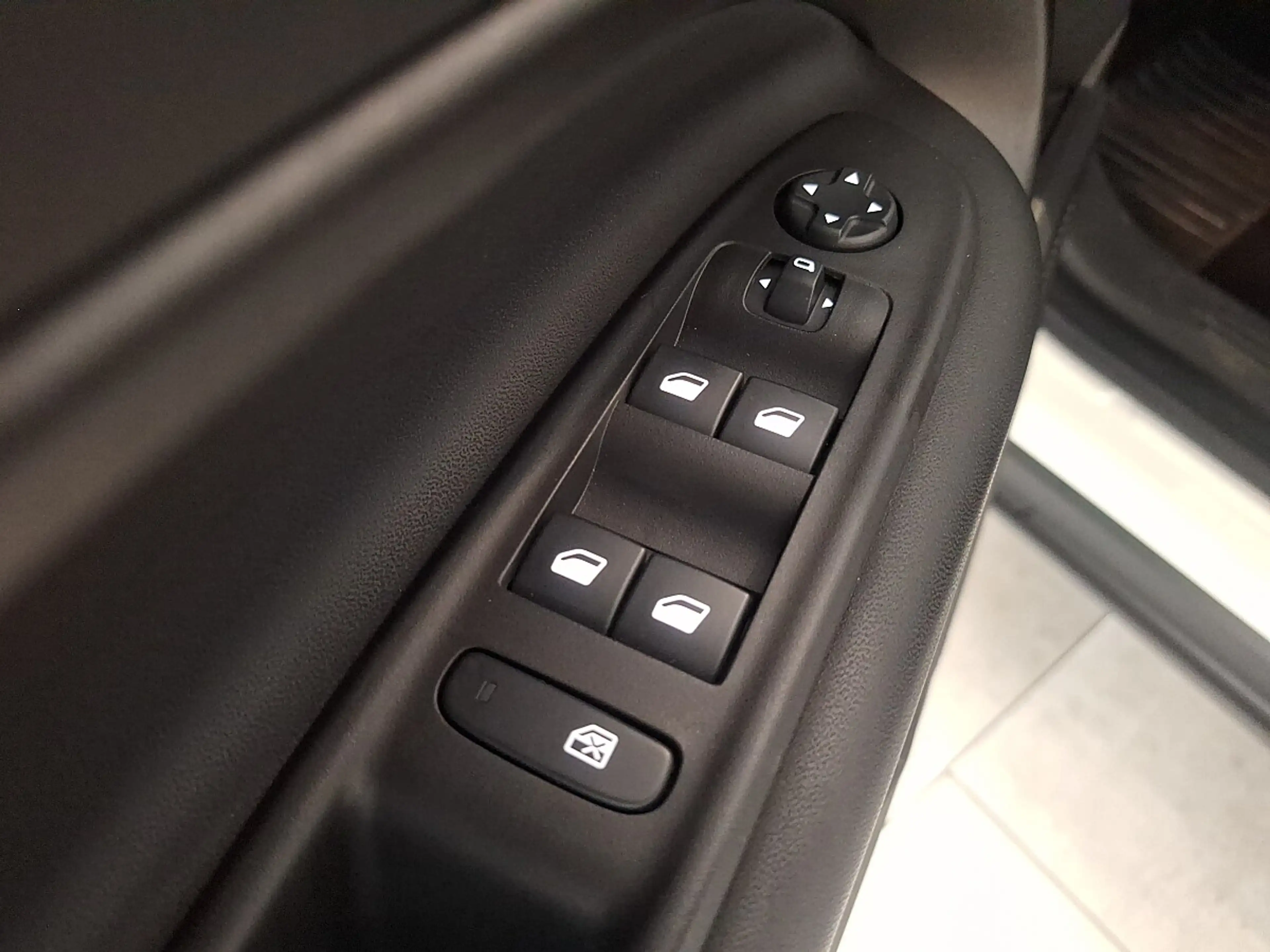 Jeep Avenger 1.2 GSE T3 Altitude — photo 12