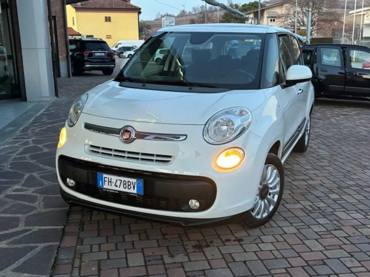 Fiat 500L 1.6 Multijet 120 CV Lounge Bianco - 2
