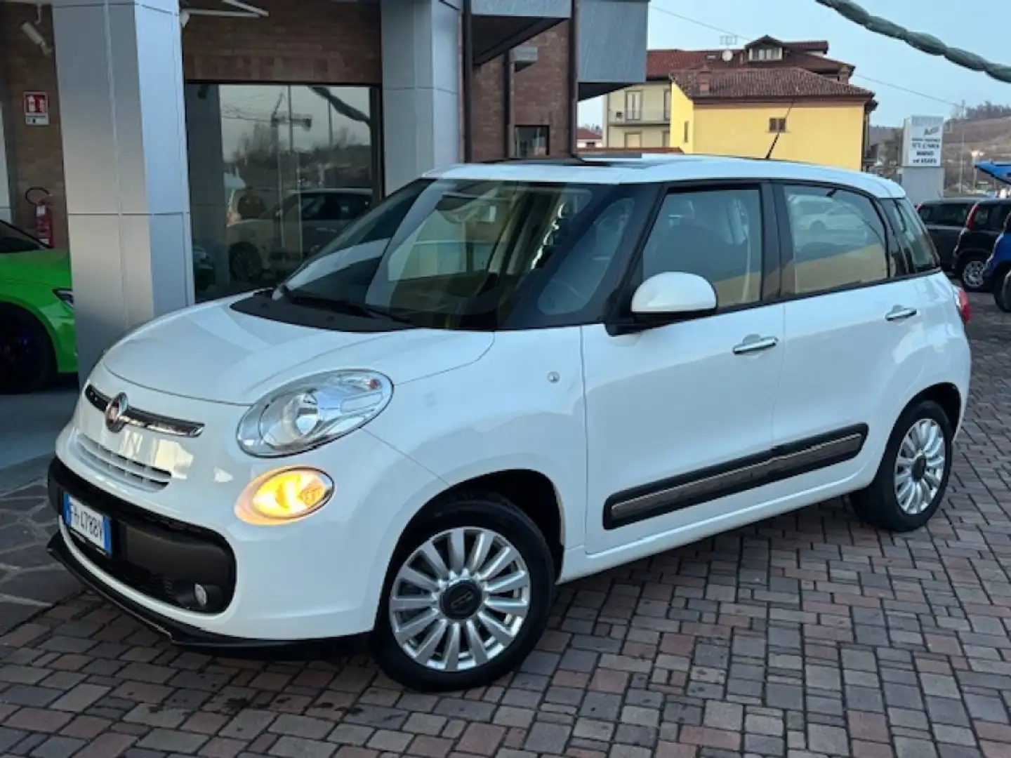 Fiat 500L 1.6 Multijet 120 CV Lounge Bianco - 1