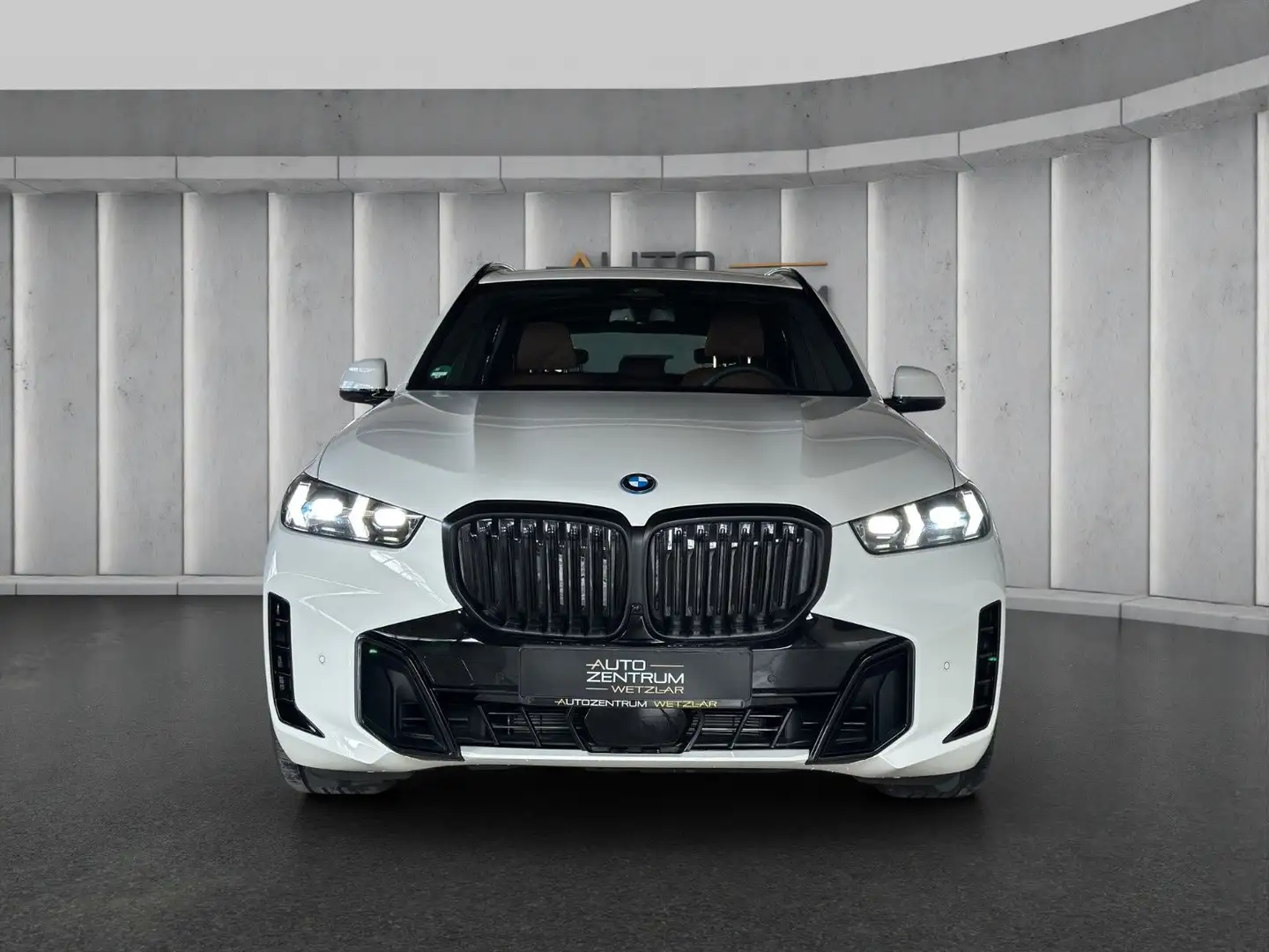 BMW X5 50 e xDrive M Sport Pro Pano LED AHK Luft Kam Weiß - 2
