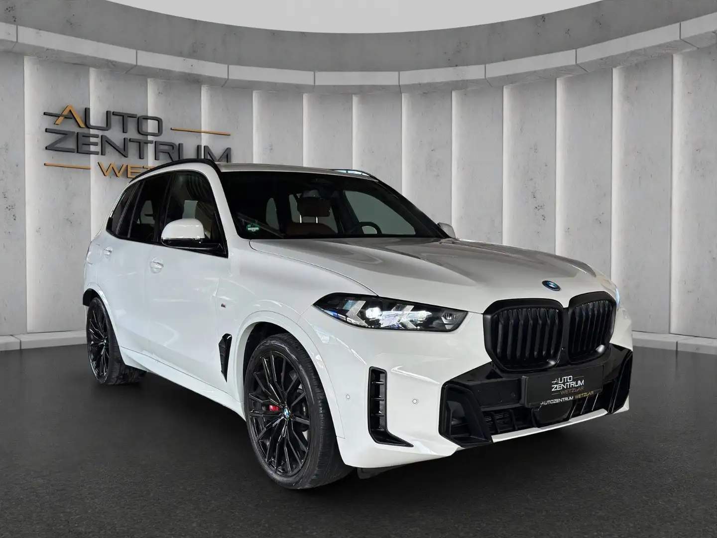 BMW X5 50 e xDrive M Sport Pro Pano LED AHK Luft Kam Weiß - 1