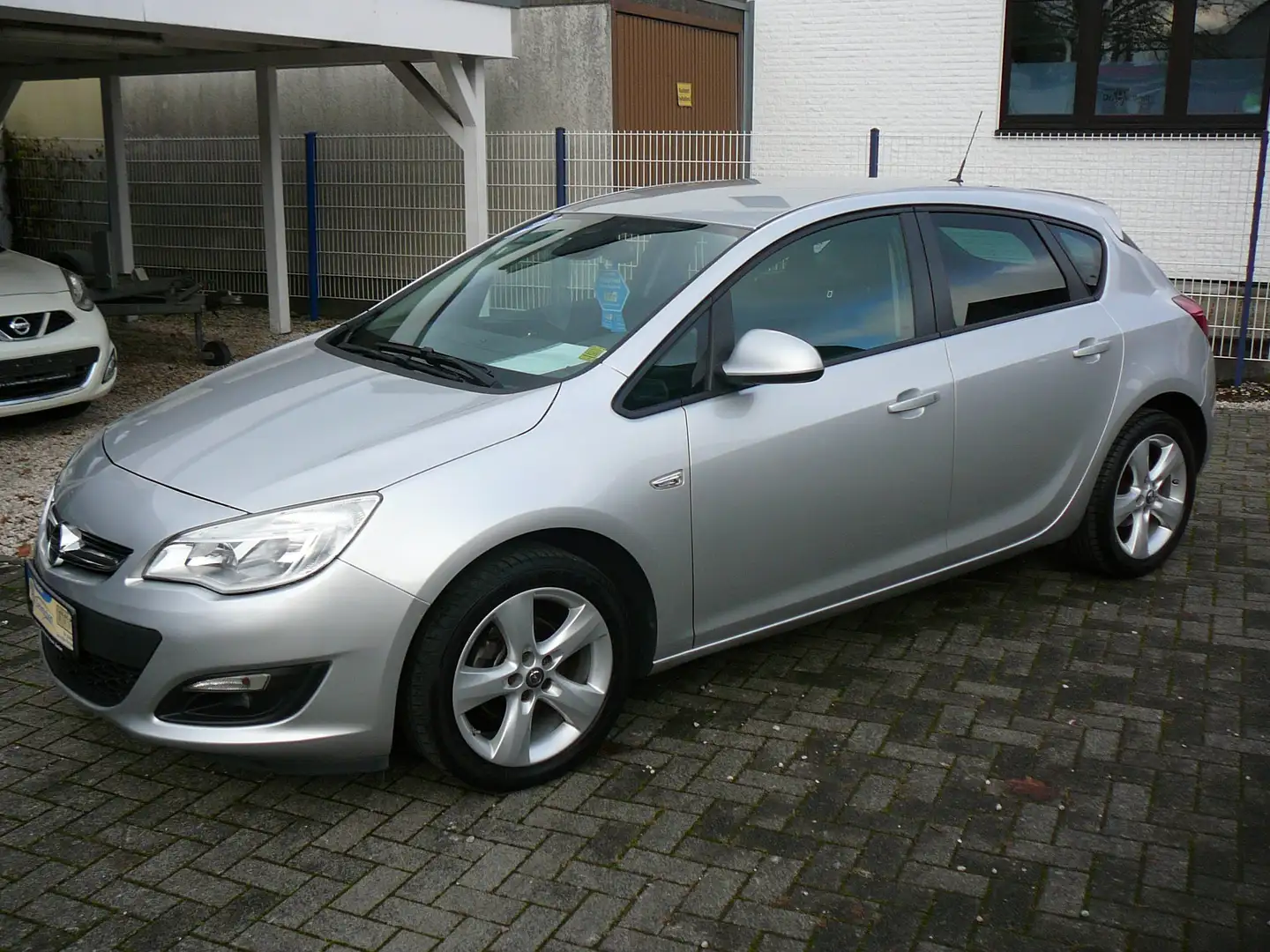 Opel Astra Sehr Gepflegt,Scheckheft,Klimatronic,Sitzheizung,! Argent - 1