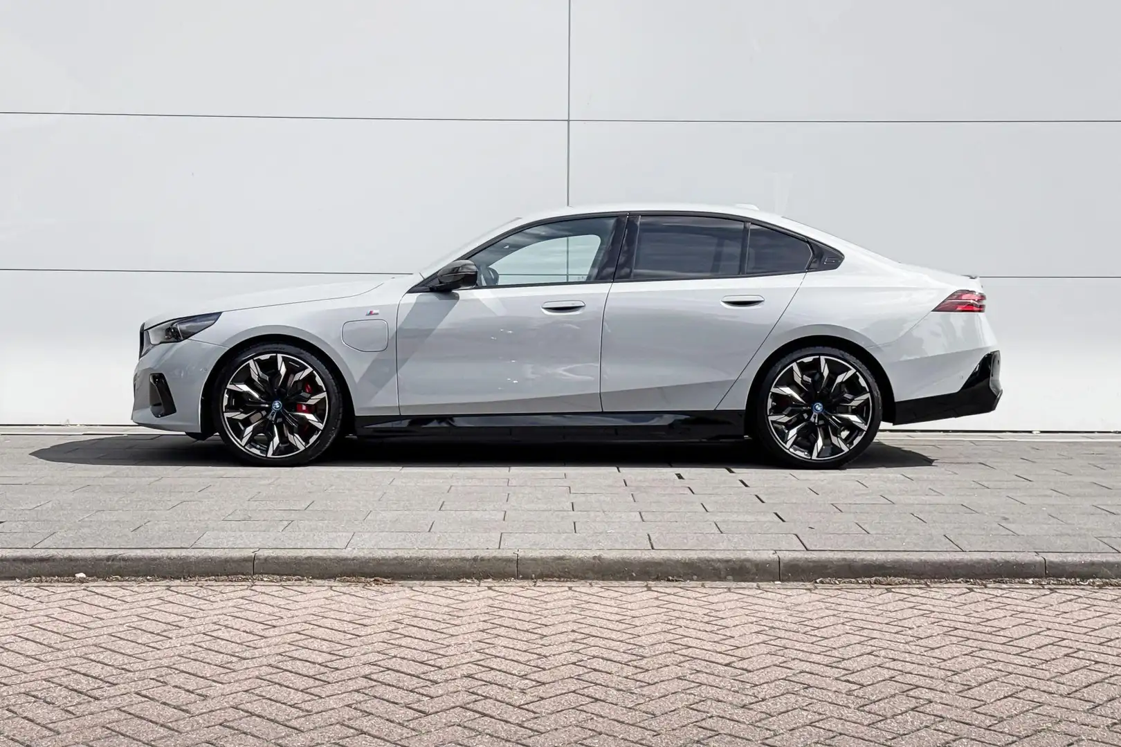 BMW 550 5 Serie Sedan 550e xDrive | Bowers & Wilkins | M s Gris - 2
