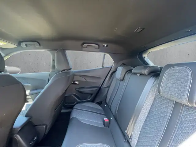 Peugeot 2008 view 8