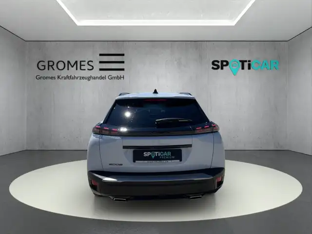 Peugeot 2008 view 4