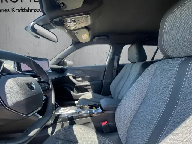 Peugeot 2008 view 9