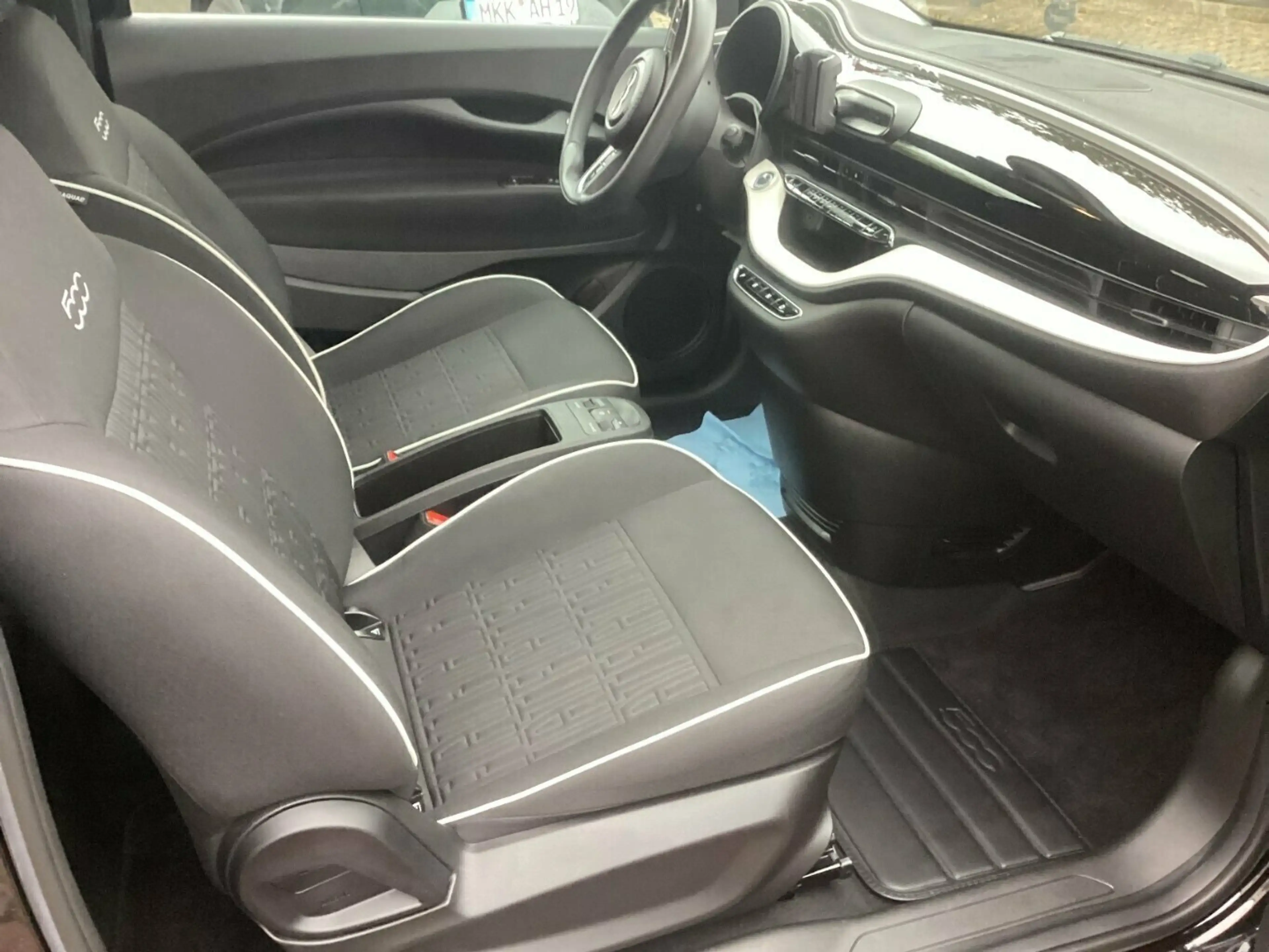 Fiat 500e Action 23,8 kWh Sitzheizung, 4S Reifen — photo 11
