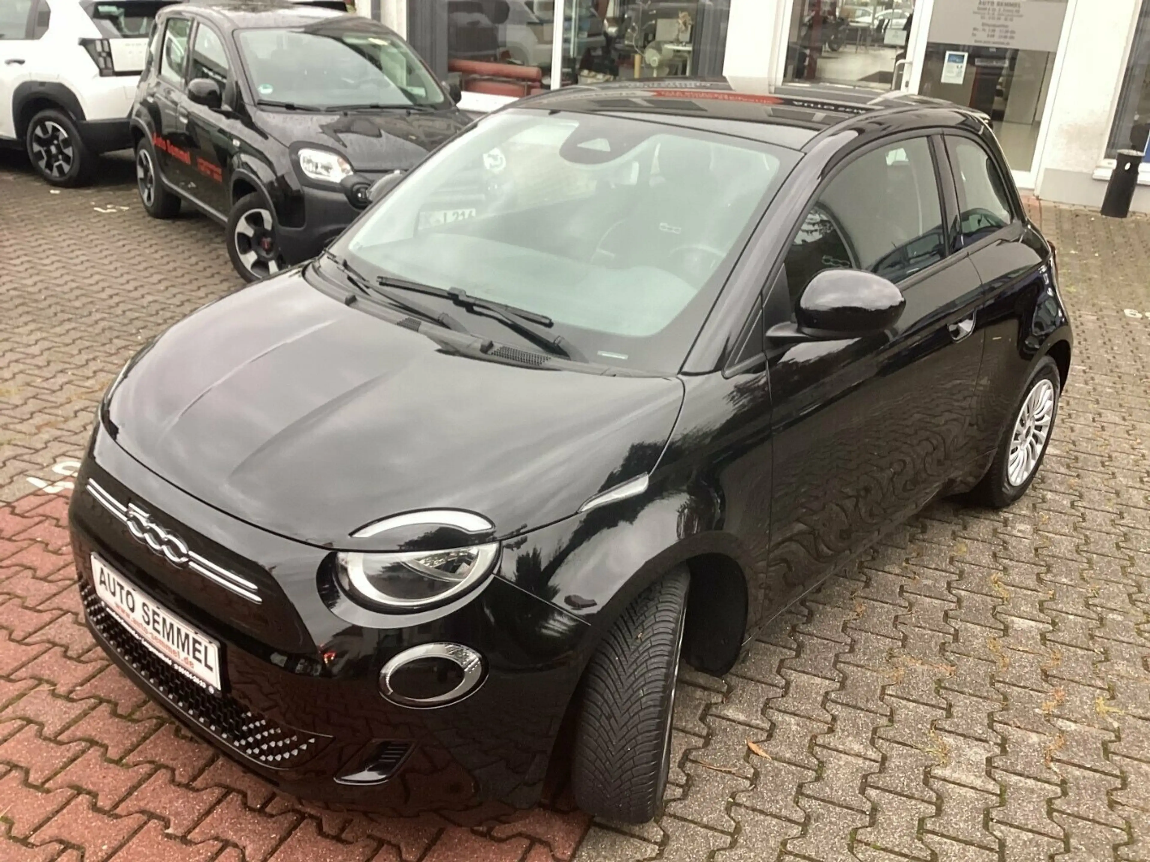 Fiat 500e Action 23,8 kWh Sitzheizung, 4S Reifen — photo 5