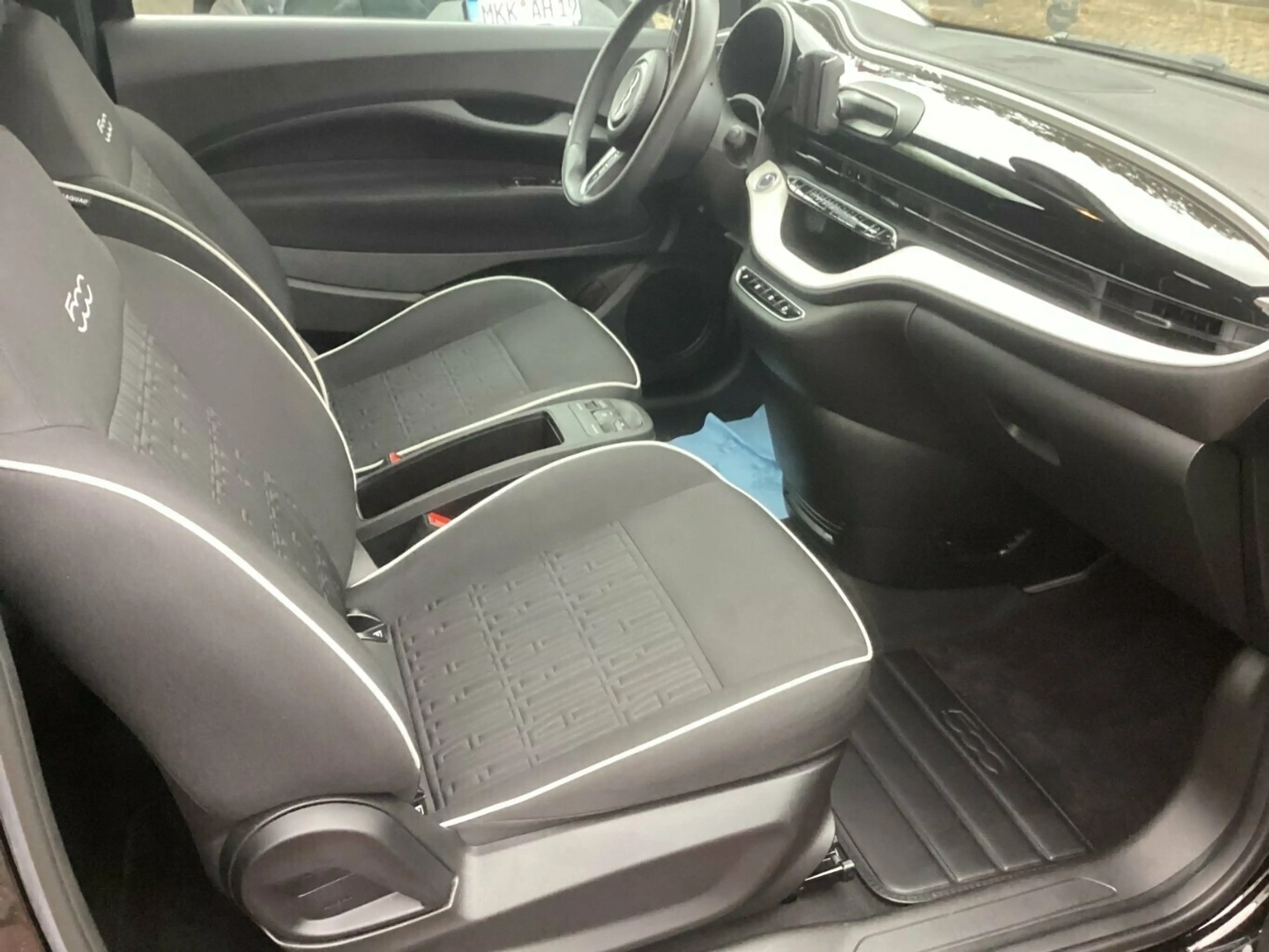 Fiat 500e Action 23,8 kWh Sitzheizung, 4S Reifen — photo 12