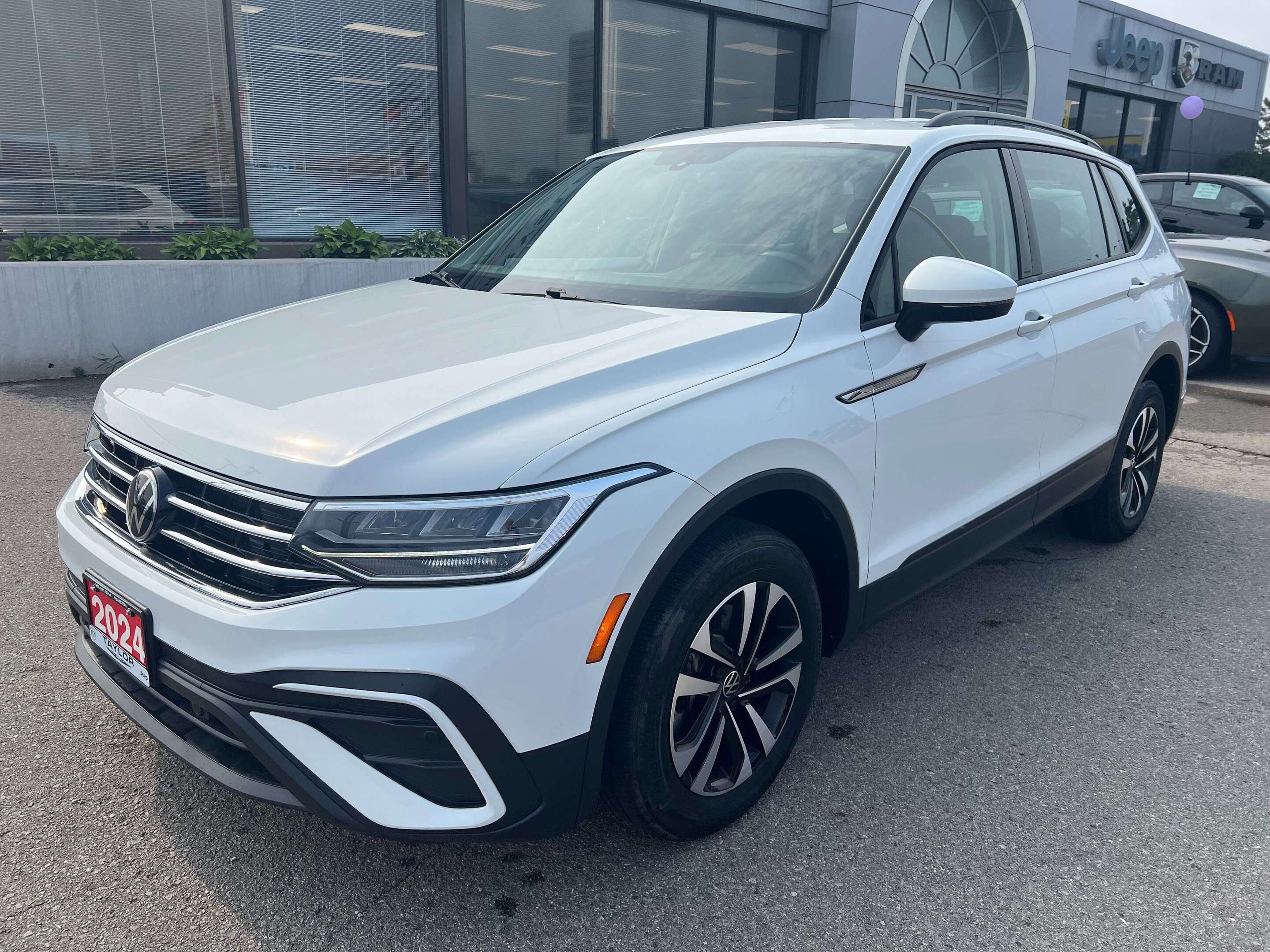 White 2024 Volkswagen Tiguan SUV / Crossover Automatic