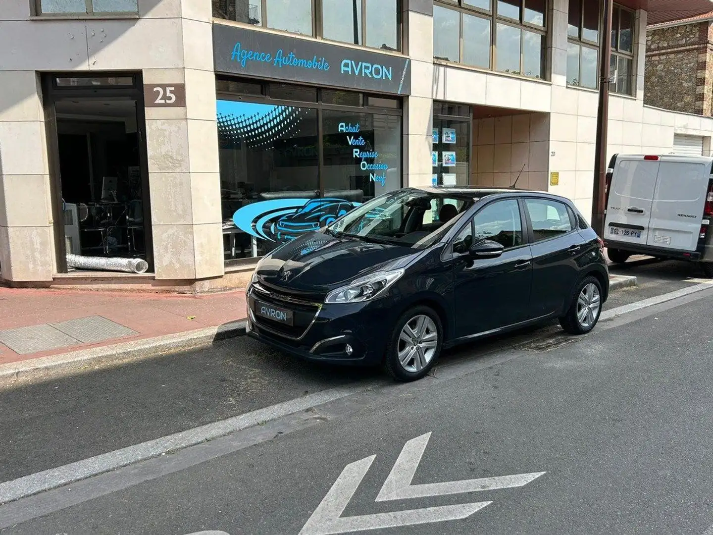 Peugeot 208 (2) 1.2 82cv SIGNATURE 5P 5 places (distribution N Azul - 1
