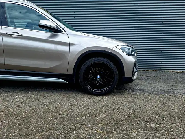 BMW X1 view 8