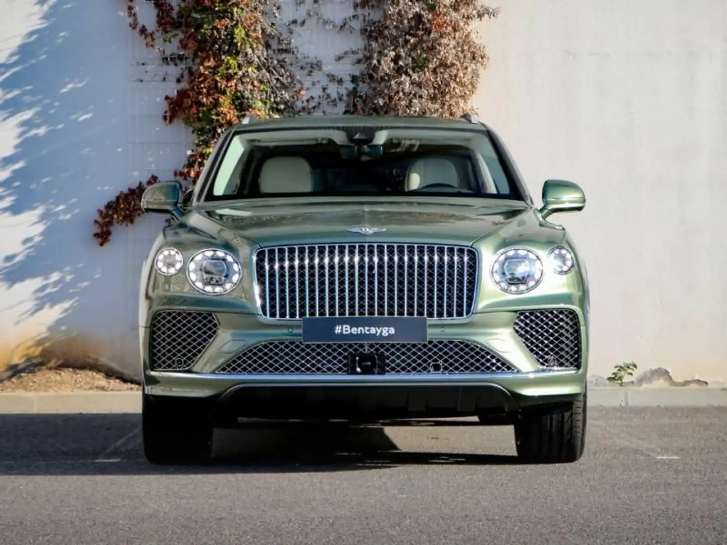 Bentley Bentayga Atelier Edition V8 4.0 550ch Grün - 2