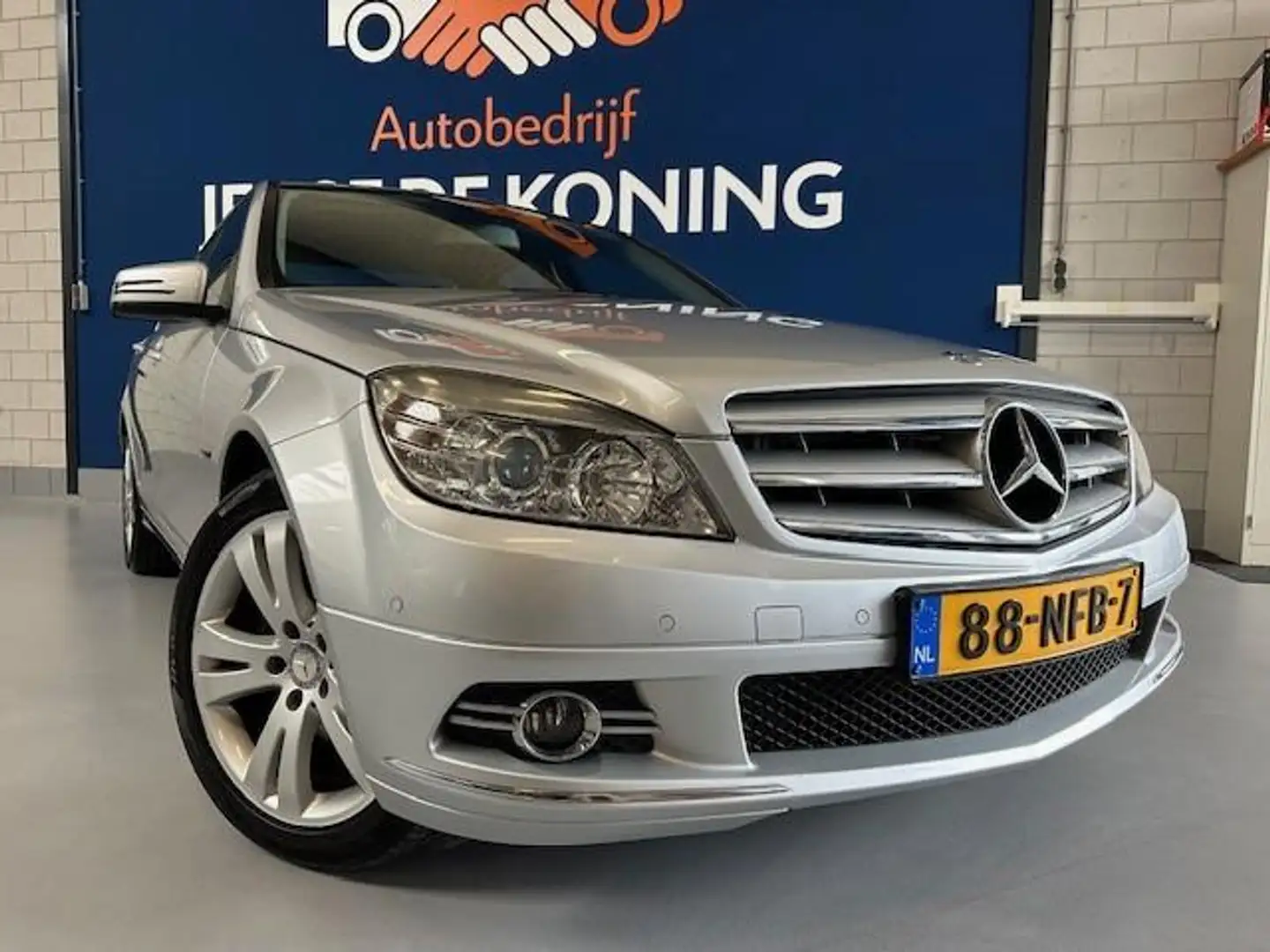 Mercedes-Benz C 180 CGI BlueEFFICIENCY Business Class Avantgarde Autom Grijs - 2