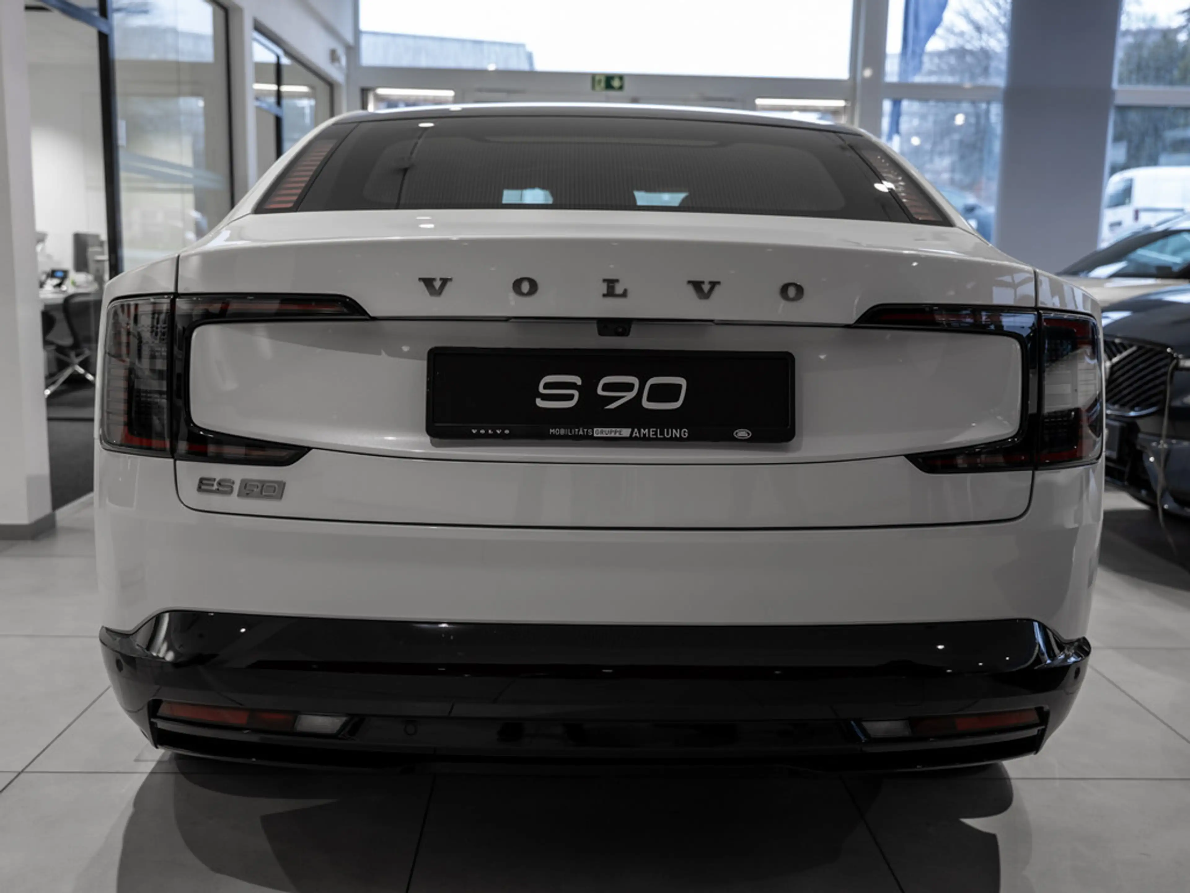 Volvo ES90 245 kW Single Motor Extended Range RWD Ultra — photo 6
