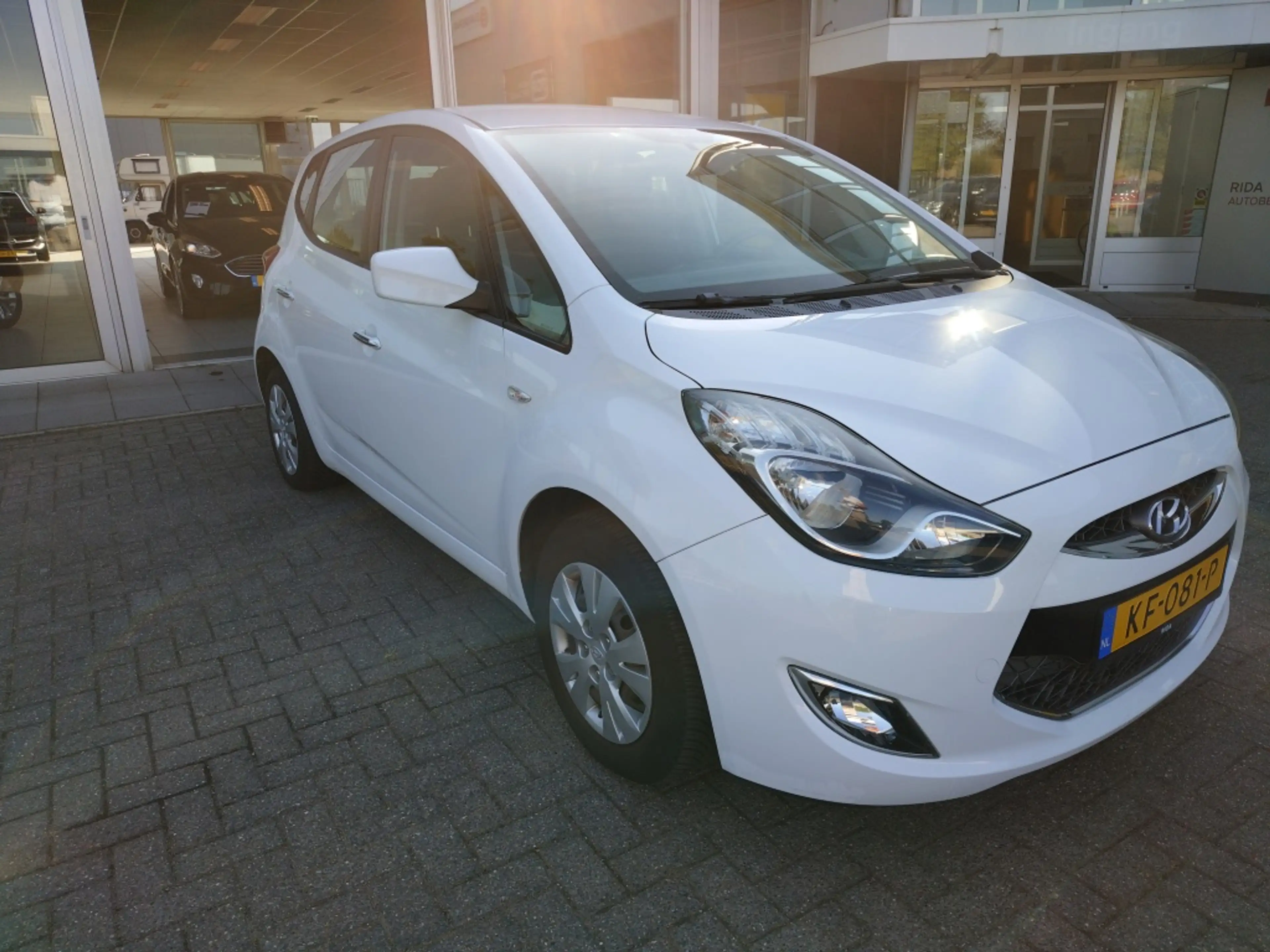 Hyundai iX20 1.6i i-Motion — photo 2