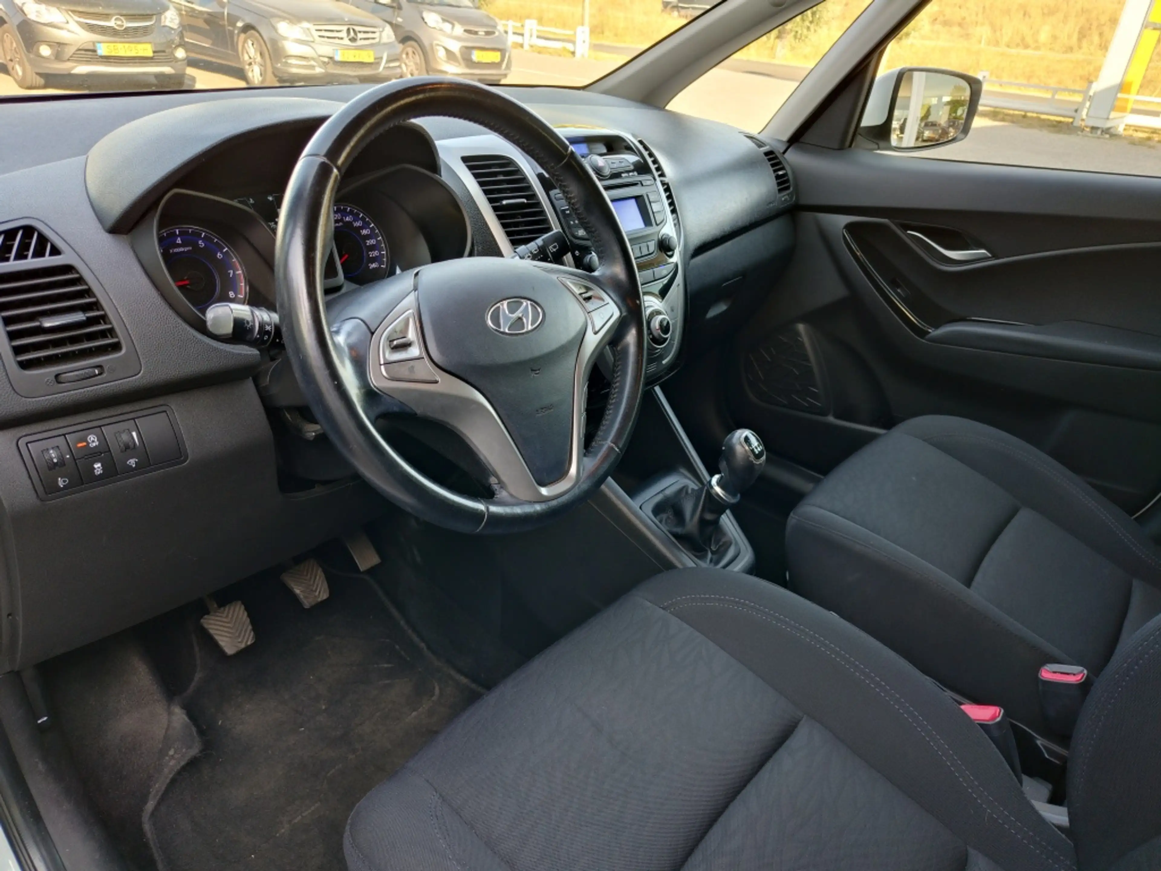 Hyundai iX20 1.6i i-Motion — photo 5