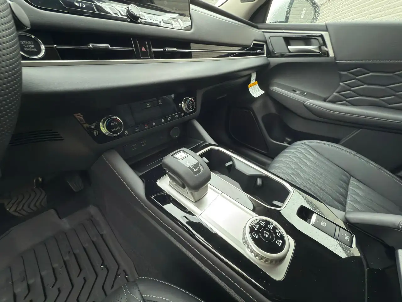 Mitsubishi Outlander снимка Mitsubishi Outlander