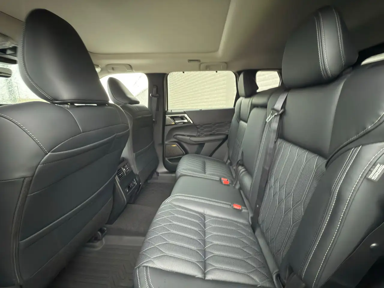Mitsubishi Outlander снимка Mitsubishi Outlander