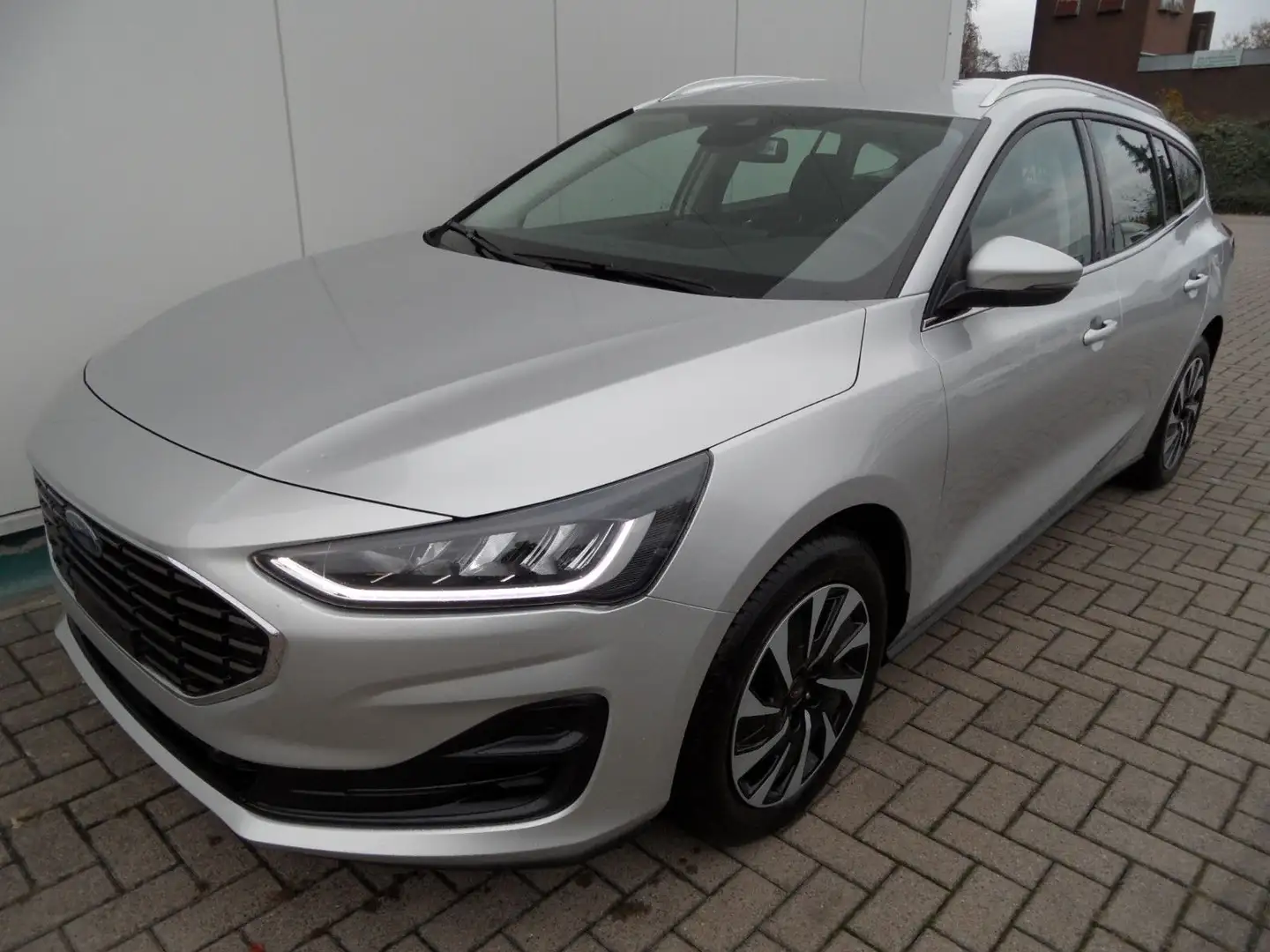 Ford Focus 1,0 Turnier Titanium+Navi-SYNC4+Sitzhzg. Zilver - 1