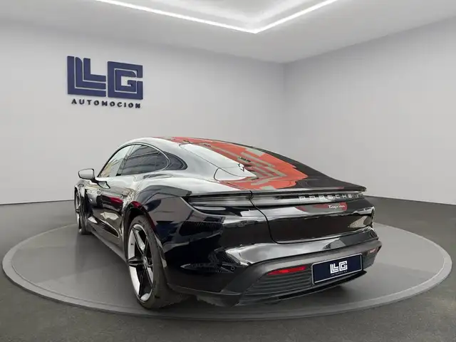 Porsche Taycan view 8