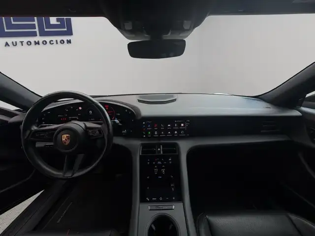 Porsche Taycan view 14