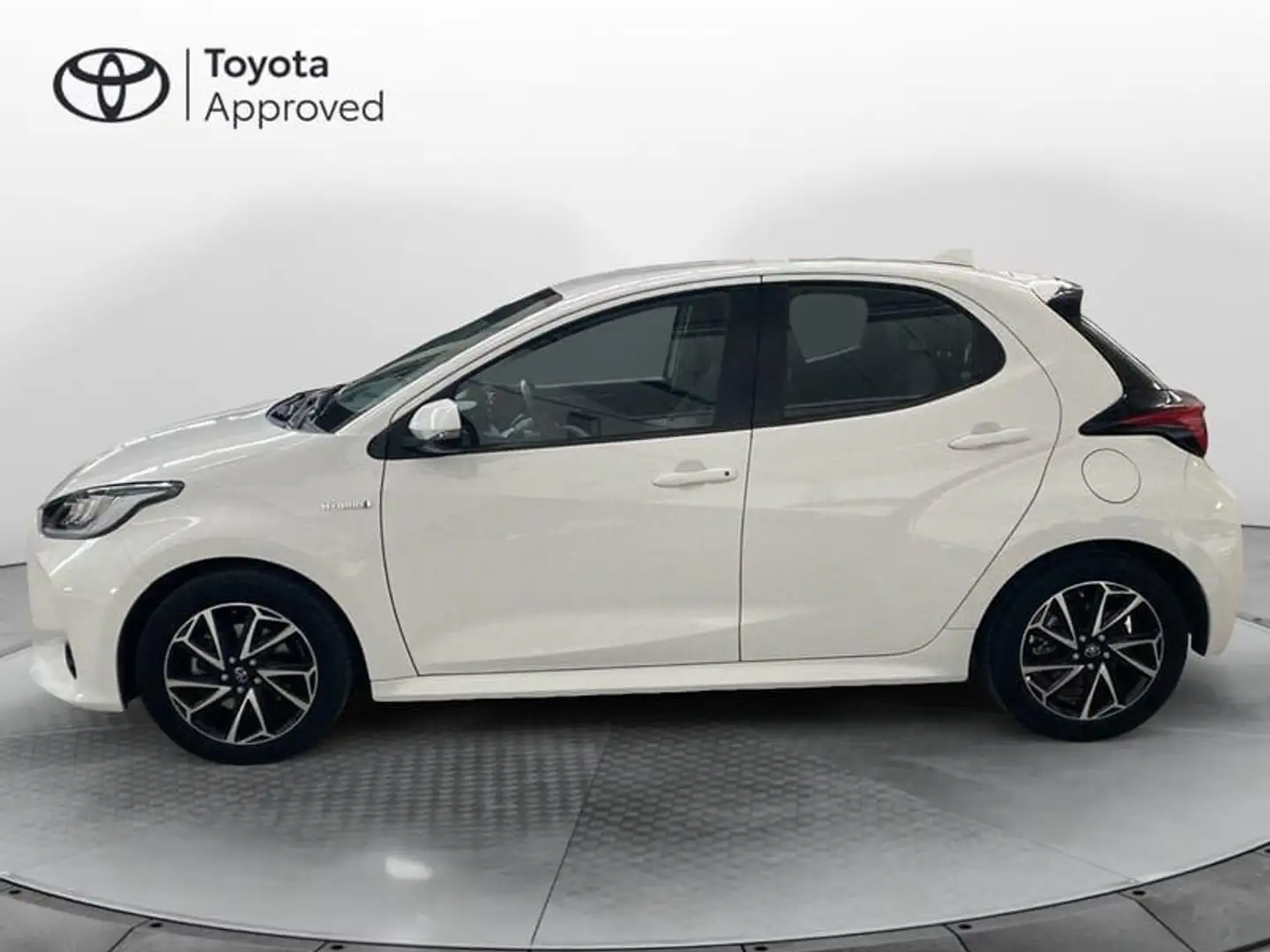Toyota Yaris 1.5 Hybrid 5 porte Trend Bianco - 2