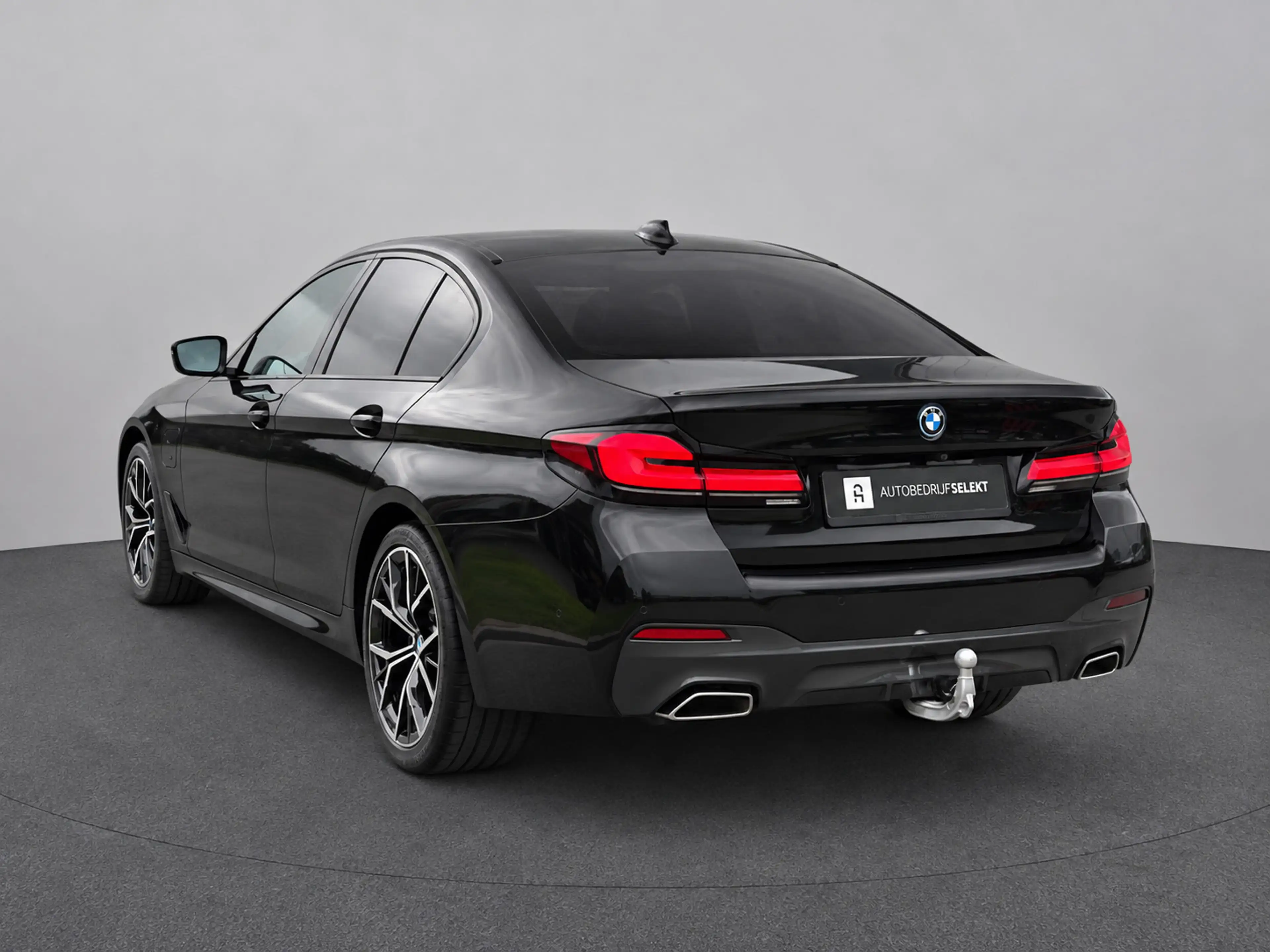 BMW 545 5-serie 545e xDrive M-Sport | Trekhaak | 19 inch | — photo 11