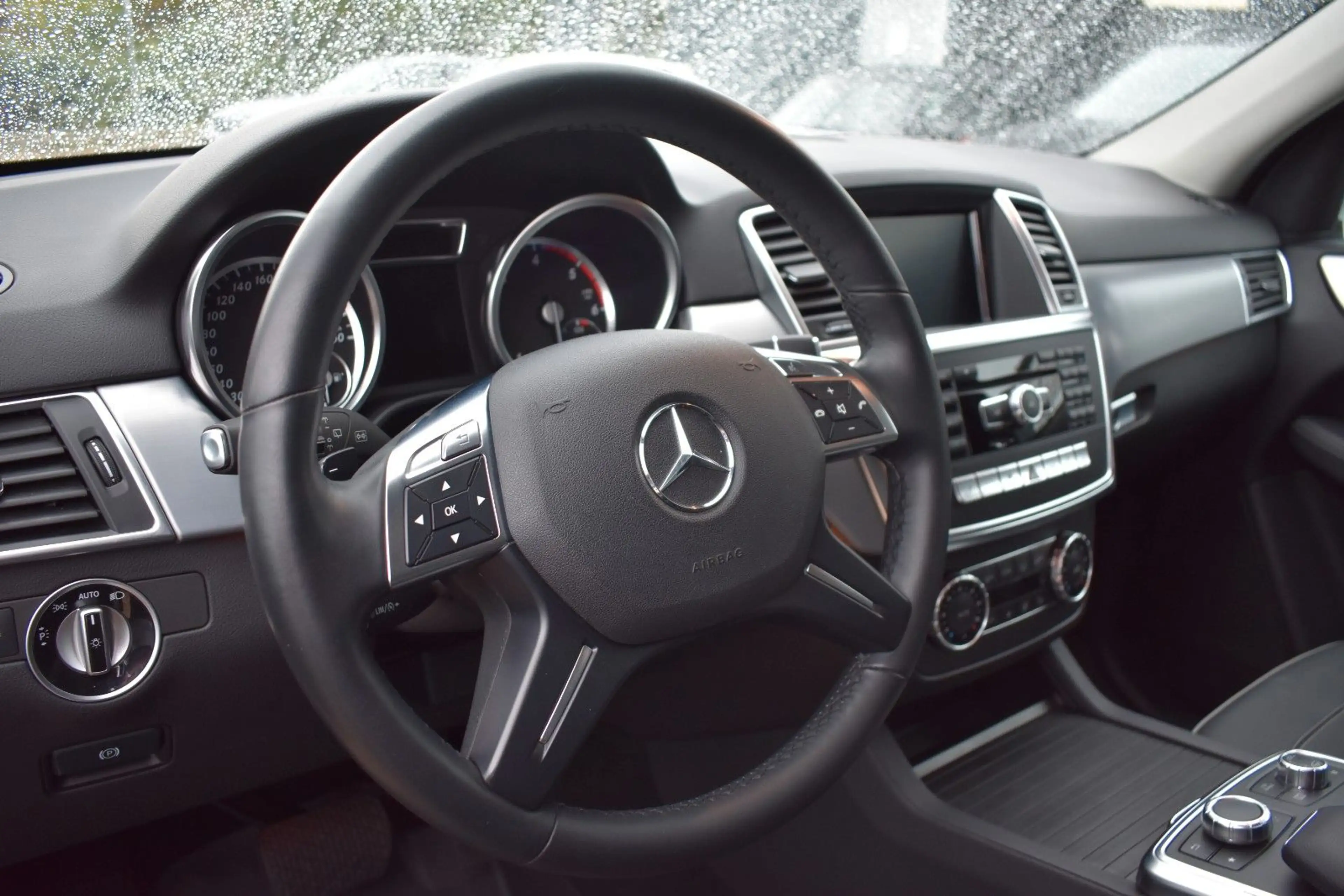 Mercedes-Benz ML 350 CDI BlueTec 4Matic AHK/PANO/DISTRONIC — photo 9