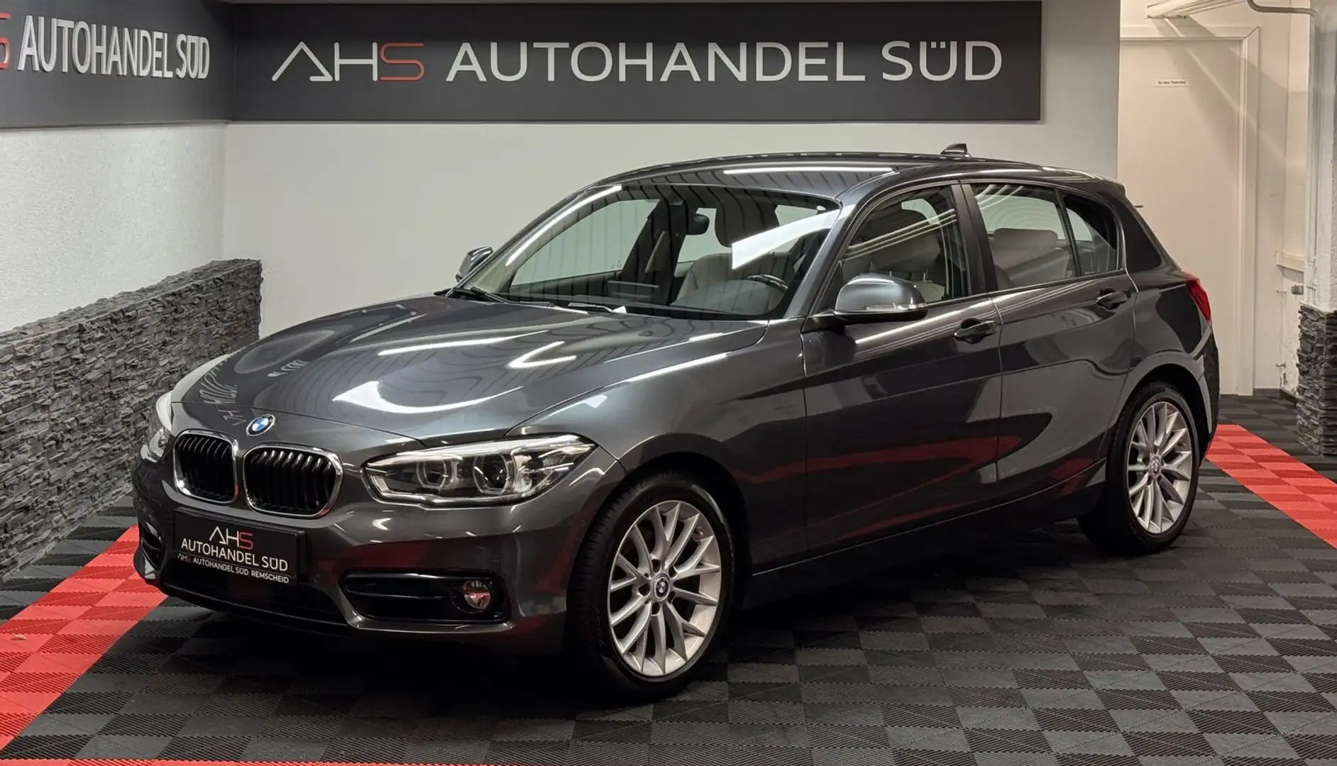 BMW 120 d xDrive Sport Line*LEDER*HK*AHK*K.GO* Grau - 1