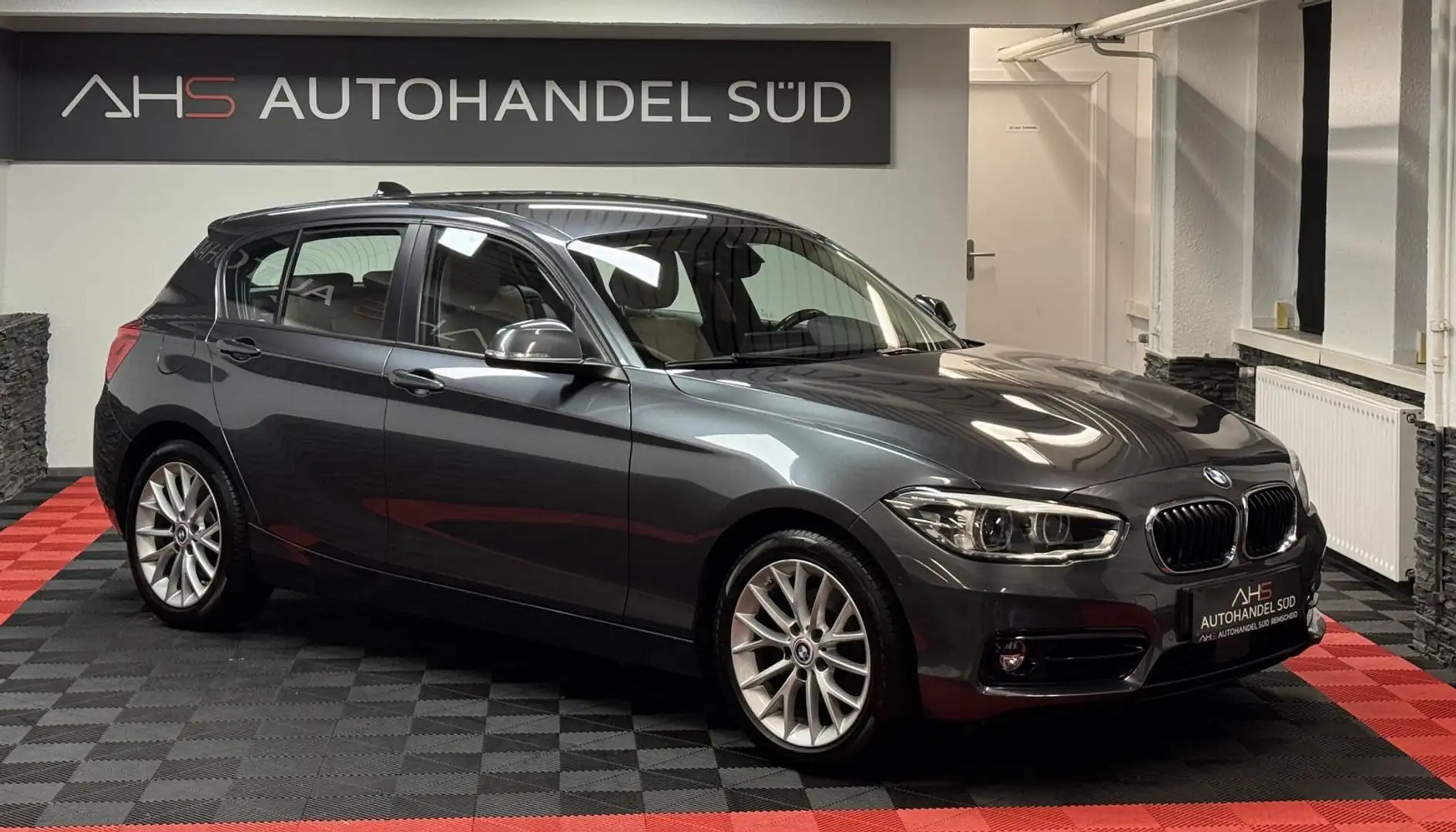 BMW 120 d xDrive Sport Line*LEDER*HK*AHK*K.GO* Grau - 2