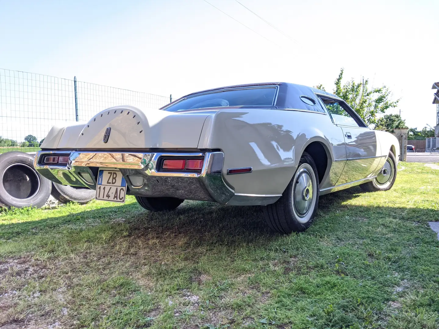 Lincoln Continental Mark IV Weiß - 2