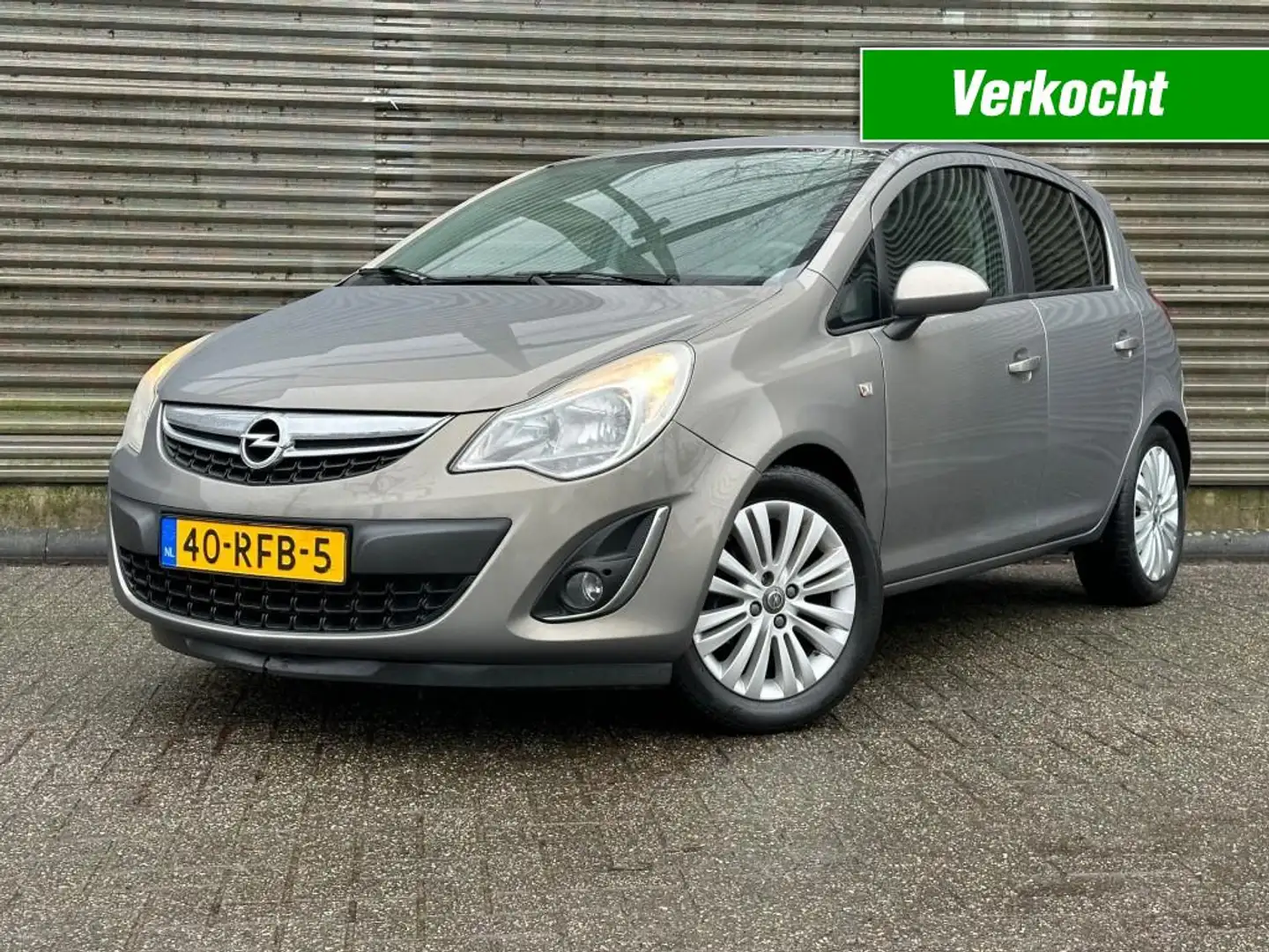 Opel Corsa 1.2-16V EDITION AIRCO/NAVI/LM VELGEN!! AUTOMAAT !! Bruin - 1