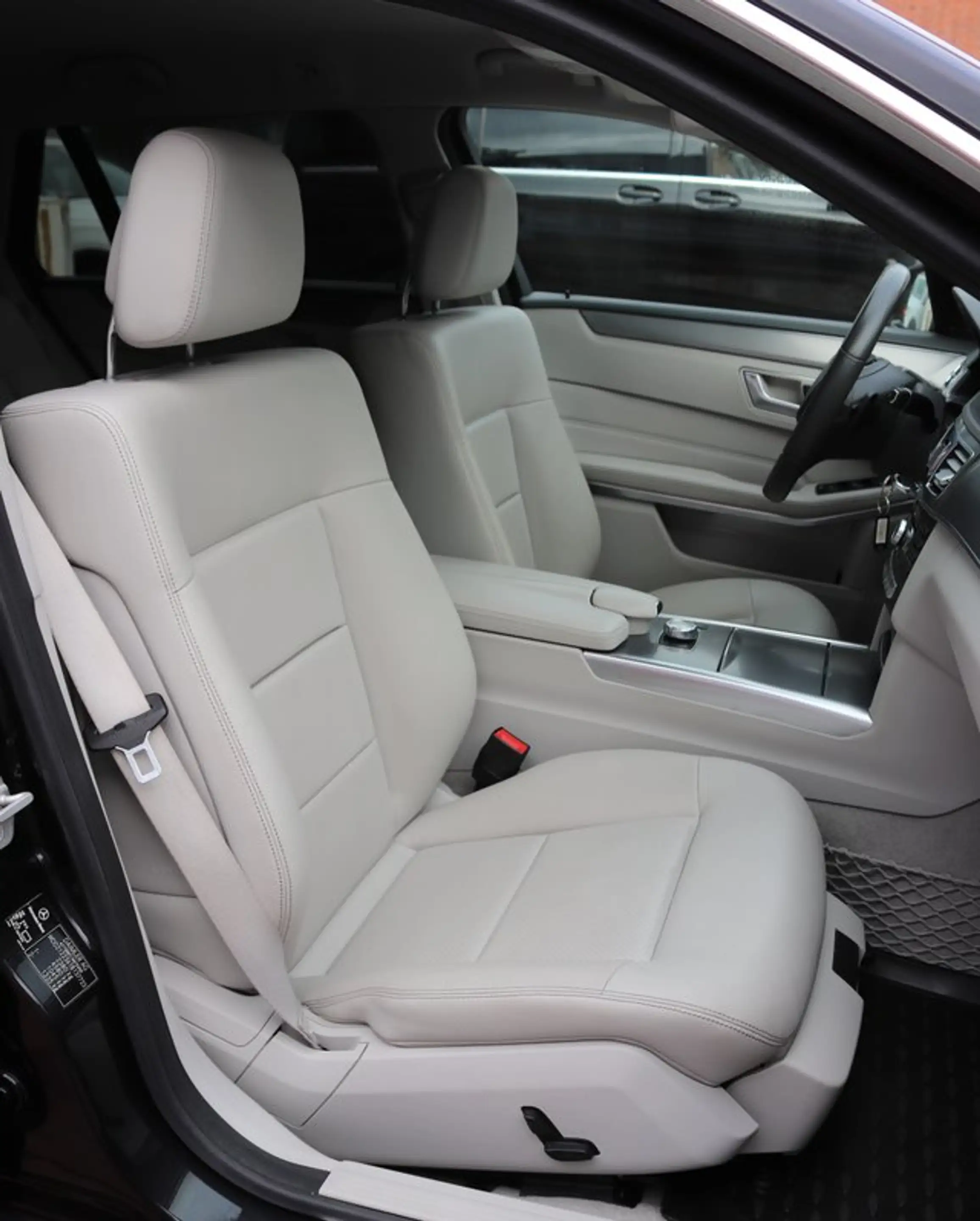 Mercedes-Benz E 250 T AMG ACC*NaviDVD*LED*el.Heck*18"*211Ps* — photo 10