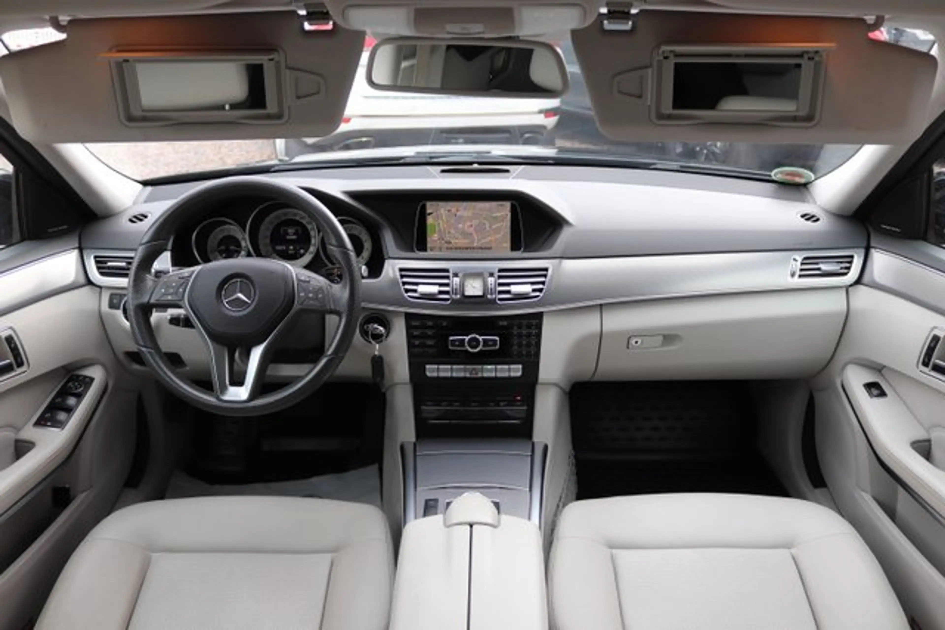 Mercedes-Benz E 250 T AMG ACC*NaviDVD*LED*el.Heck*18"*211Ps* — photo 5