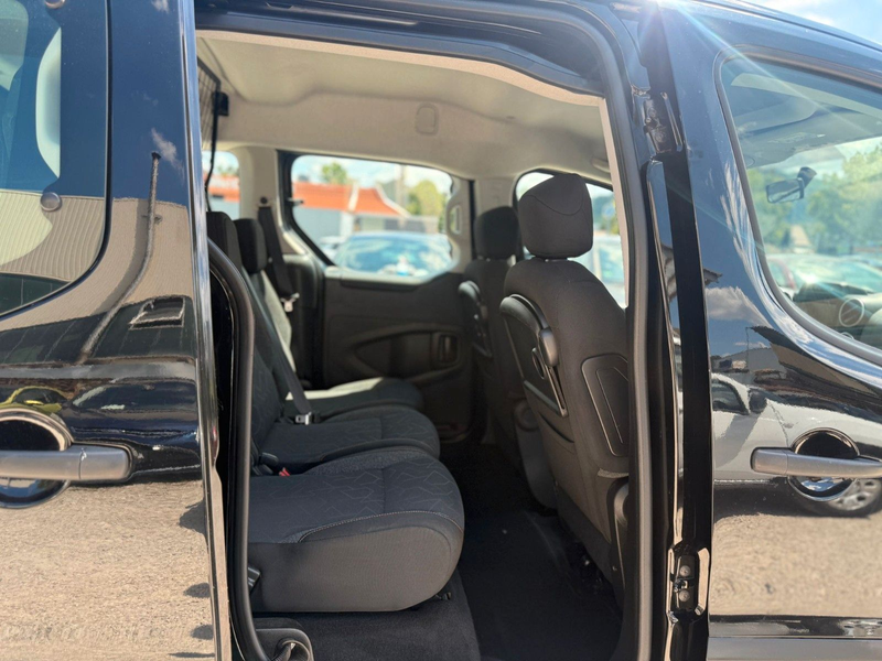 Peugeot Partner Tepee Active, AHK — photo 11