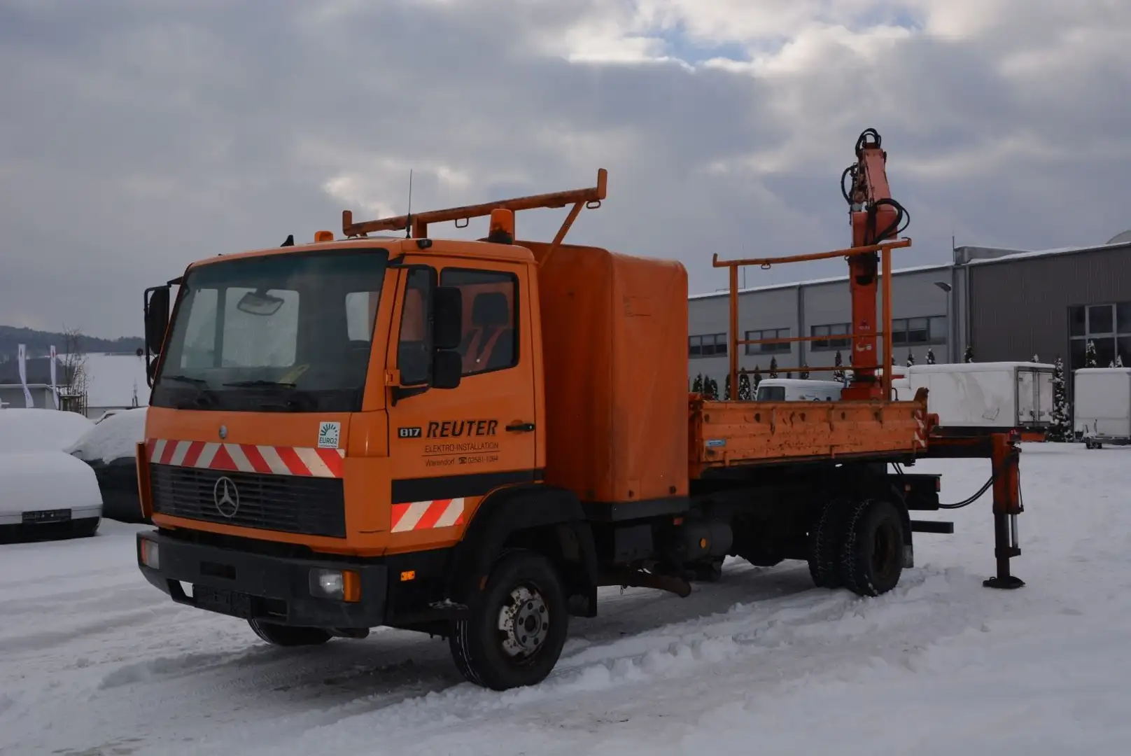 Mercedes-Benz 814/817 Kipper mit Altas Kran Orange - 1