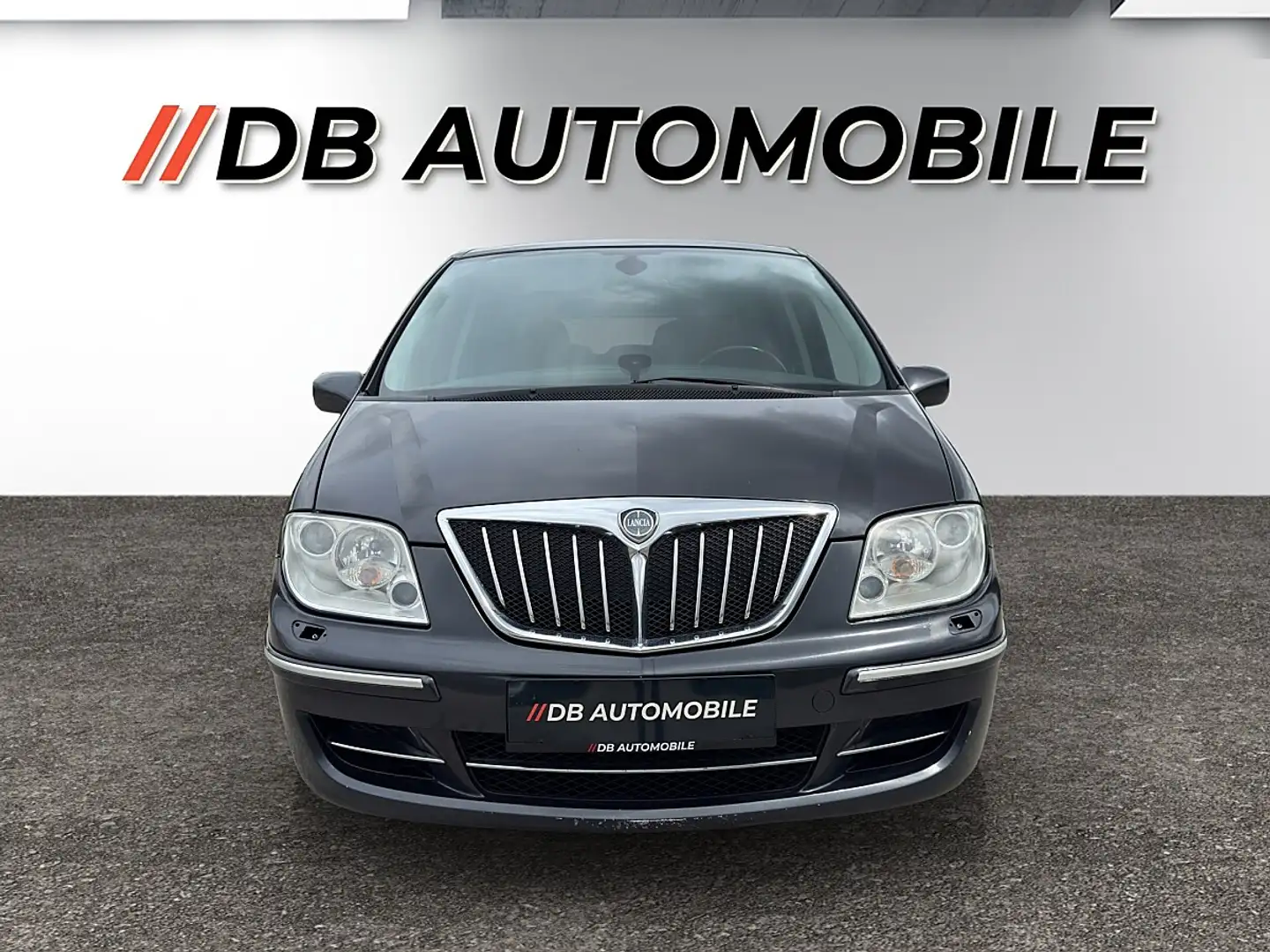 Lancia Phedra 2,2 JTD 16V Platino+ DPF Aut. Anhängerkupplung Grau - 2