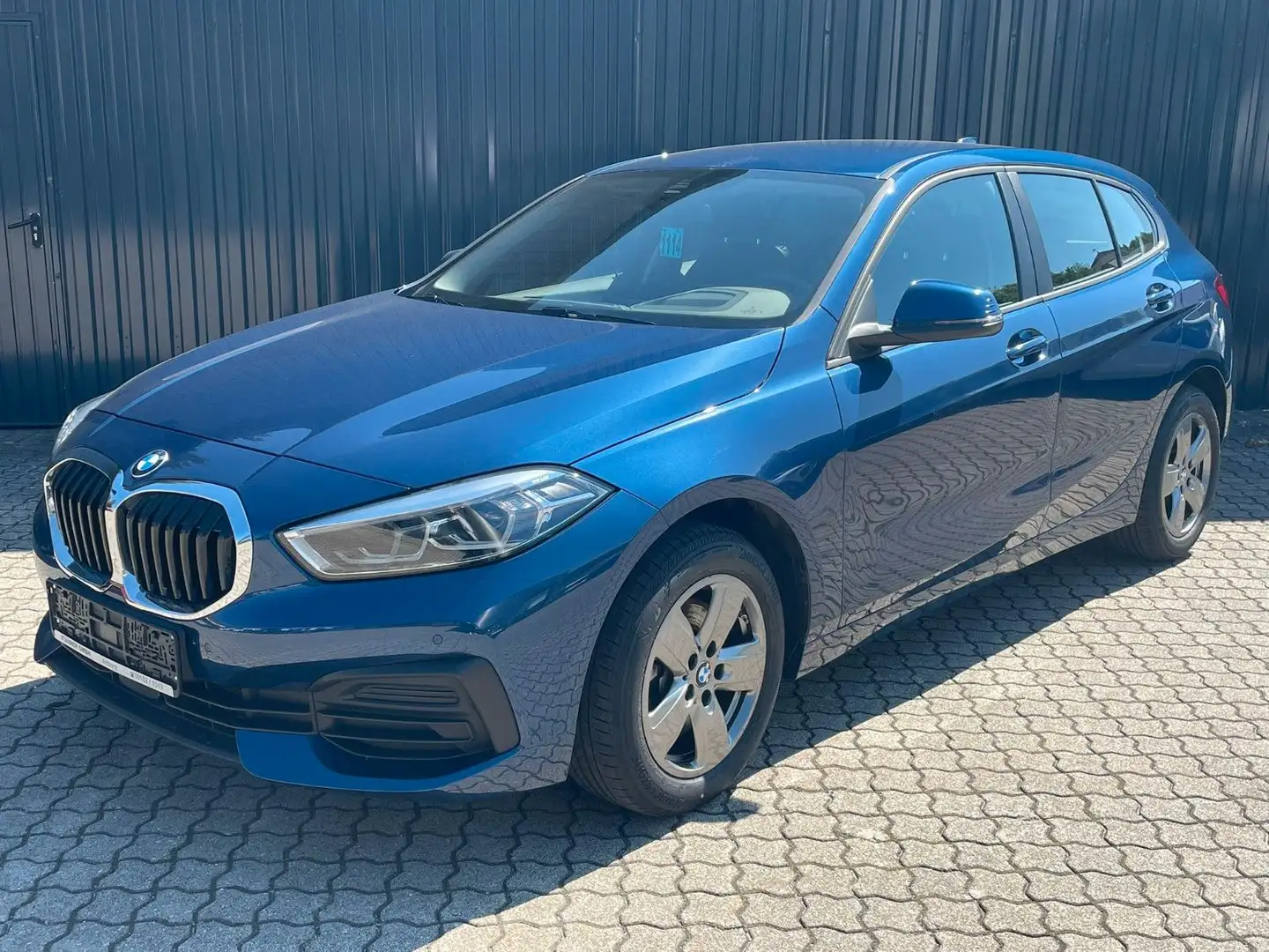 BMW 118 i 5-Türer/ HeadUp/Komfortzug/HarmKardon/LED Blau - 2
