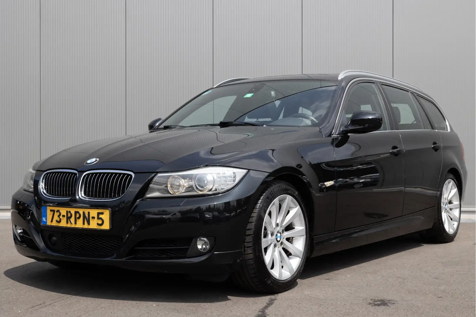 BMW 325 3-serie Touring 325i | PANO | LEDER | NAVI | NL-AU Zwart - 1