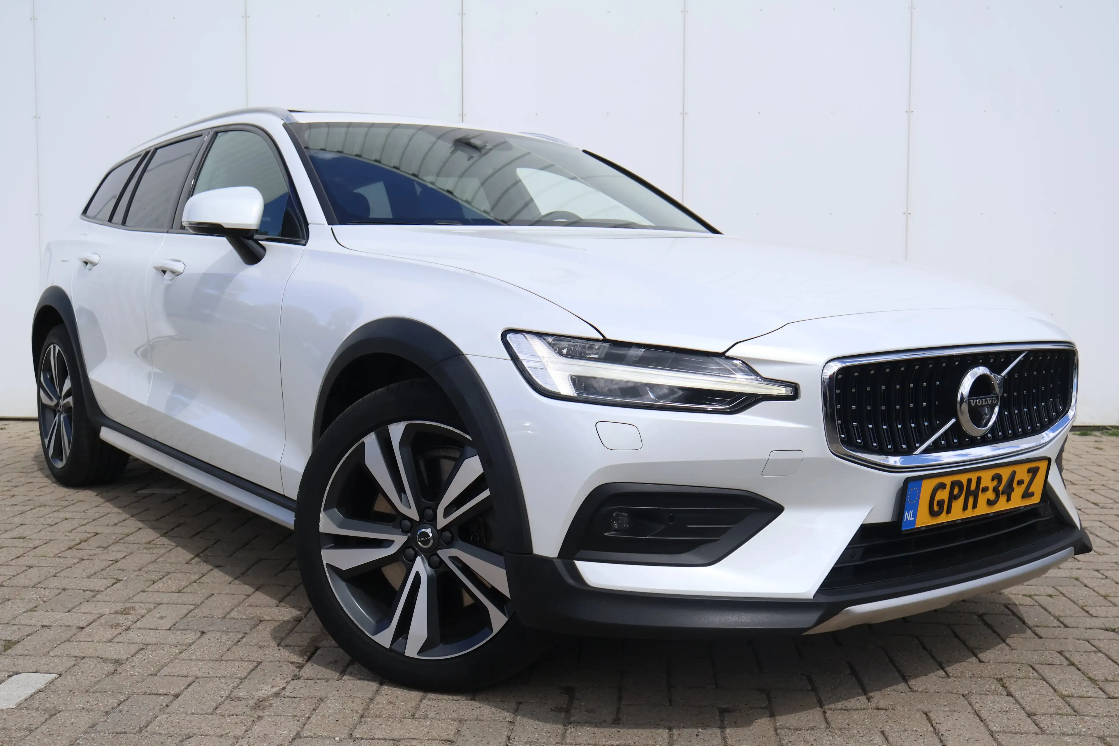 Volvo V60 Cross Country B5 AWD Pro | Leder  | 360cam | Pano | BLIS | Trekh — photo 3